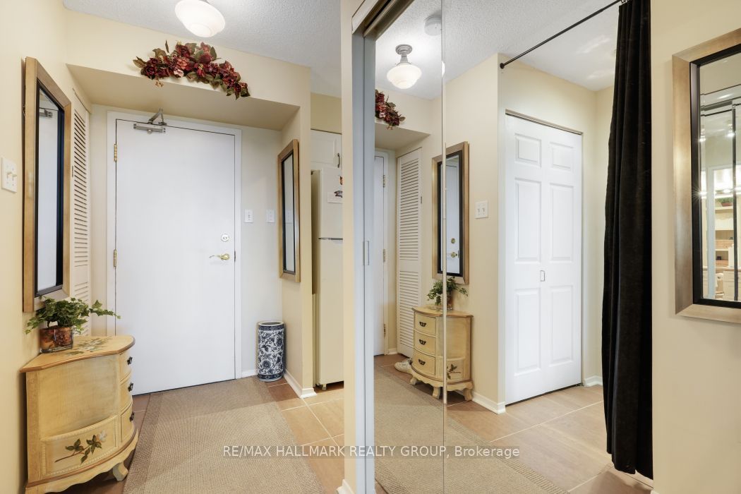 545 St Laurent Boulevard 1006 Property Photo 4