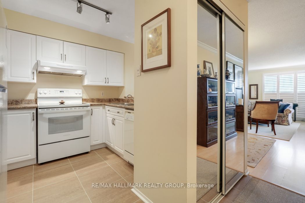 545 St Laurent Boulevard 1006 Property Photo 5