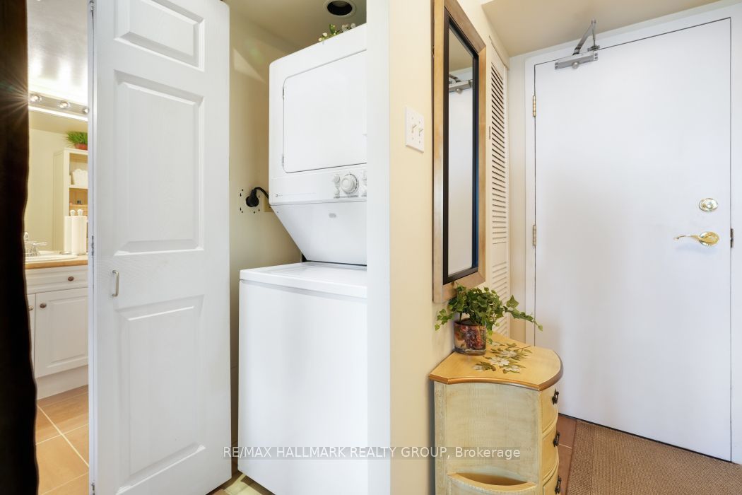 545 St Laurent Boulevard 1006 Property Photo 6