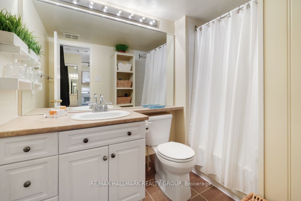 545 St Laurent Boulevard 1006 Property Photo 7