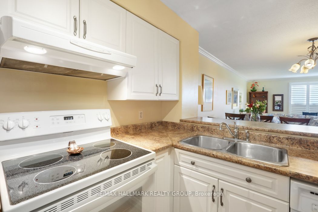 545 St Laurent Boulevard 1006 Property Photo 11