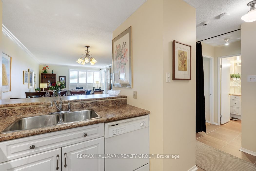 545 St Laurent Boulevard 1006 Property Photo 12