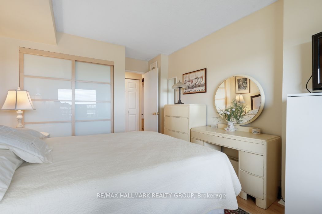 545 St Laurent Boulevard 1006 Property Photo 16