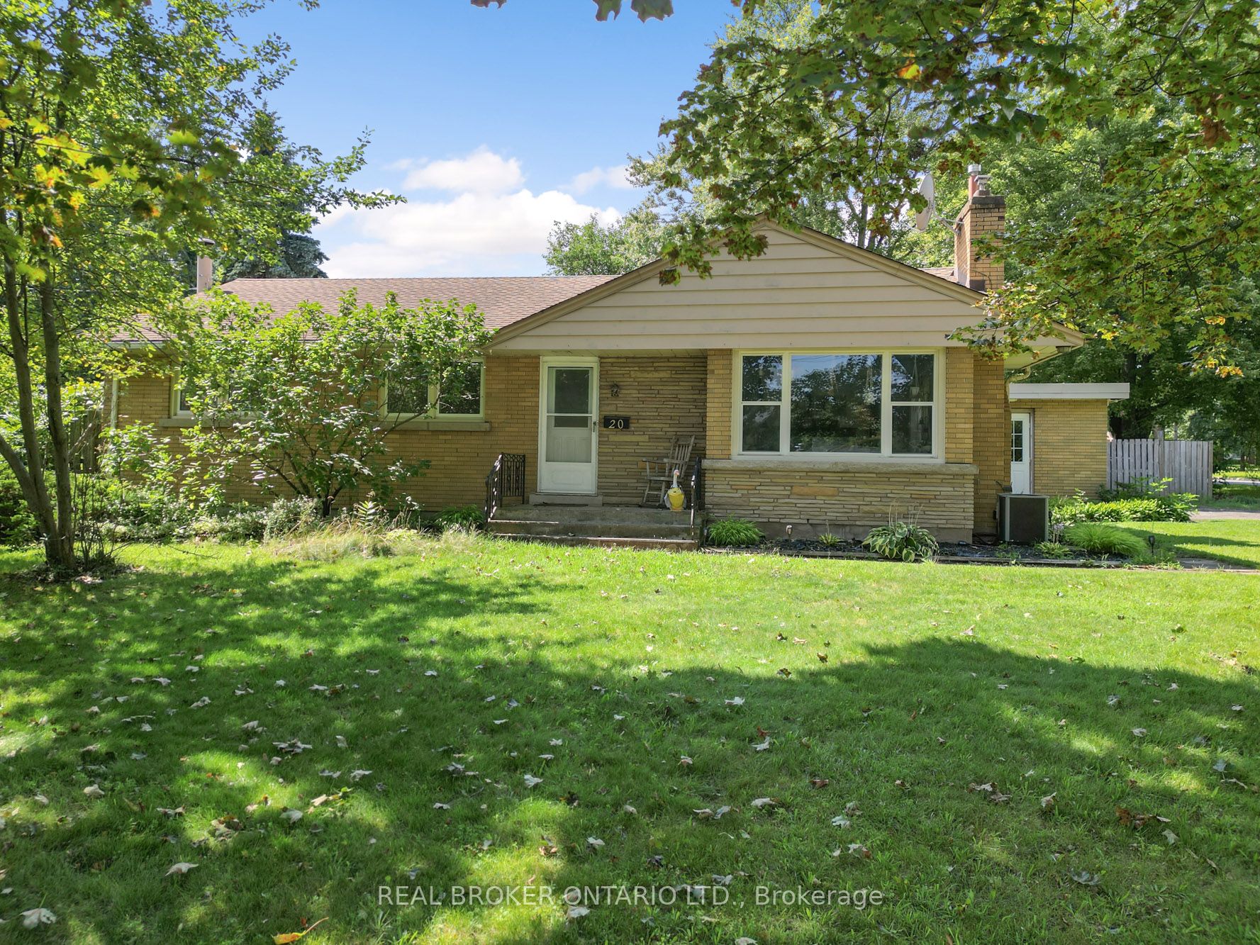 20 ALAN Crescent Property Photo 1
