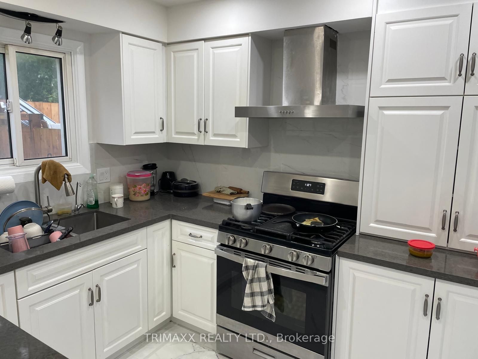 1086 Canfield Crescent Property Photo 7