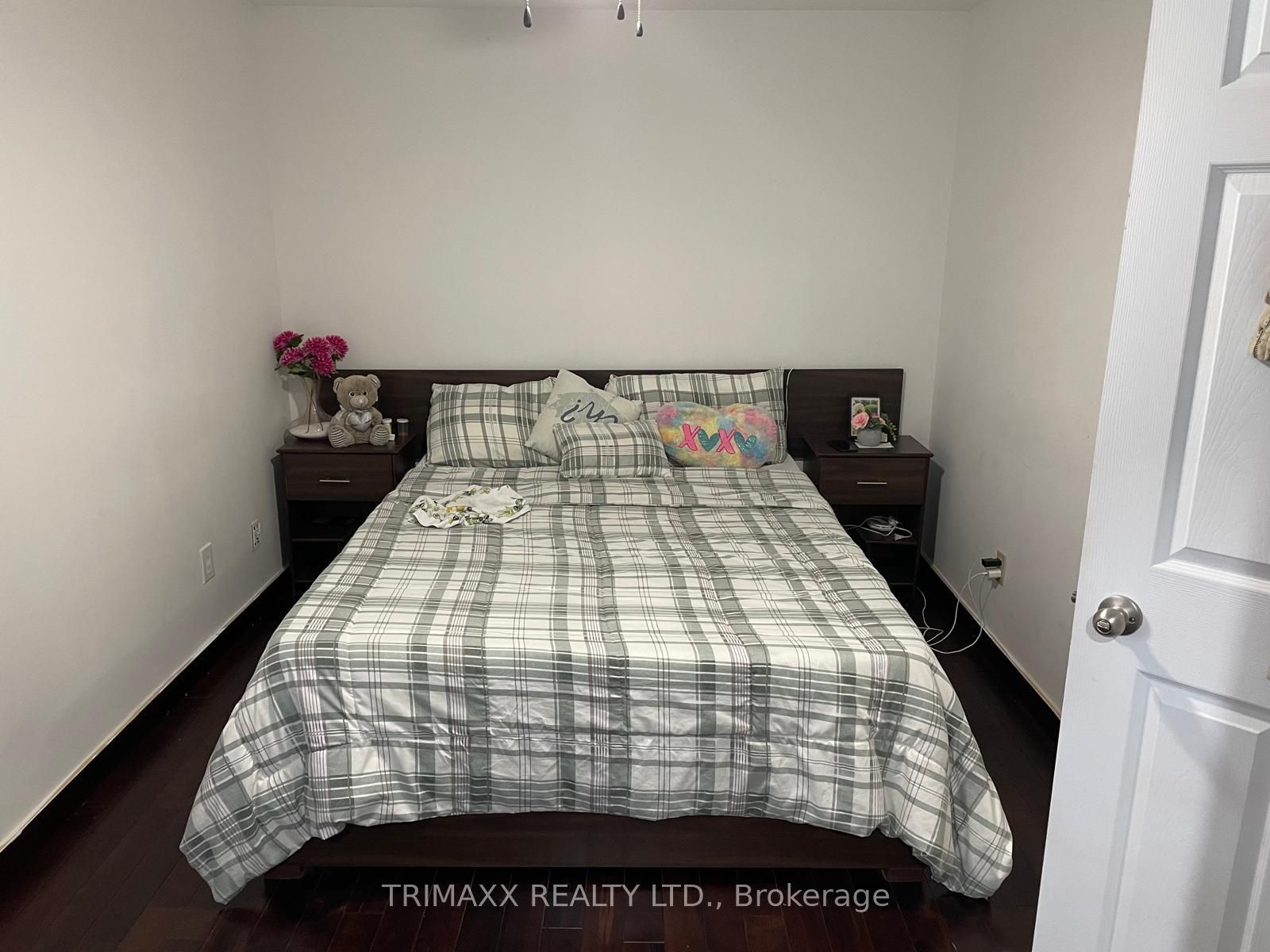 1086 Canfield Crescent Property Photo 17