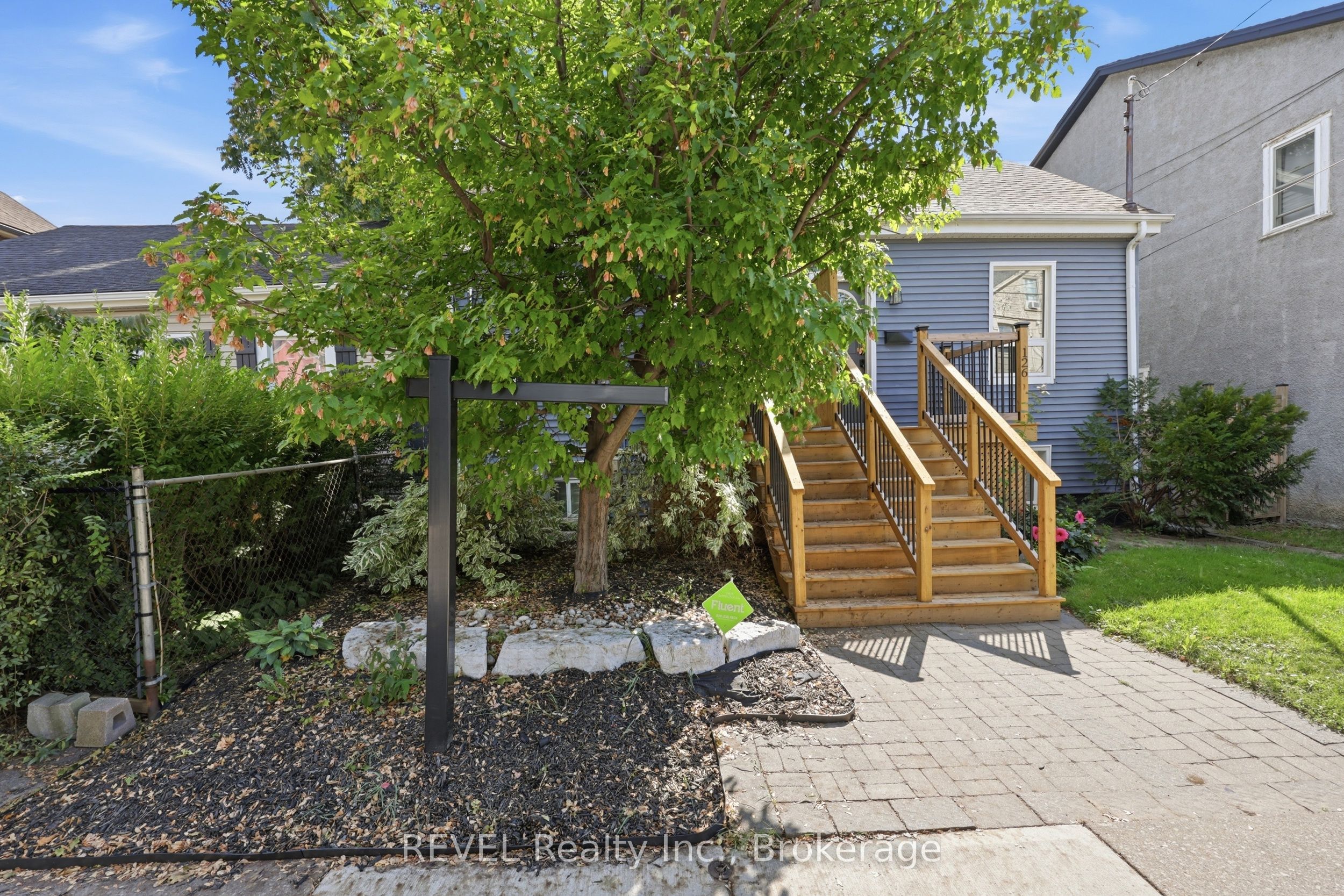 128 Robert Street Property Photo 3