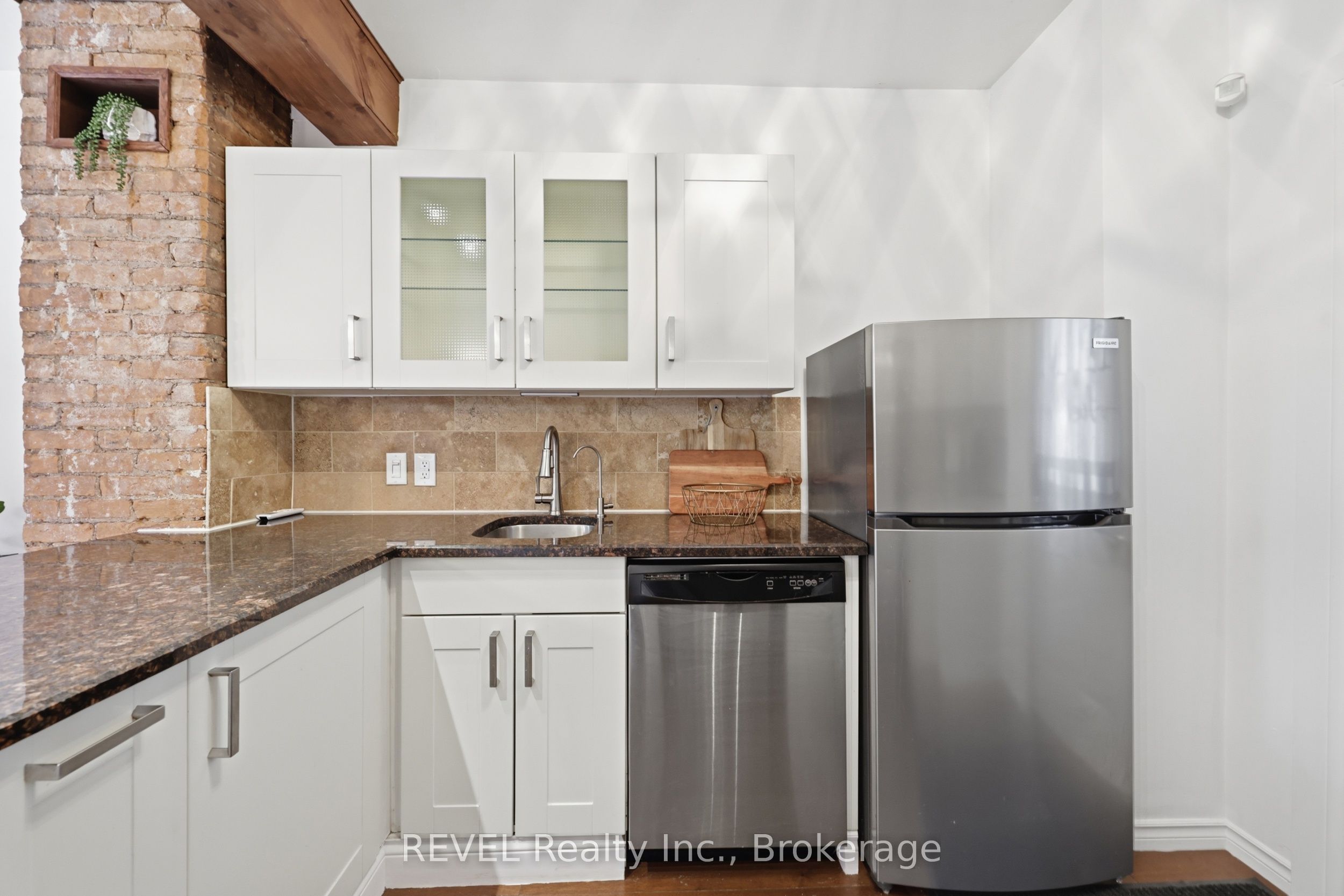 128 Robert Street Property Photo 12