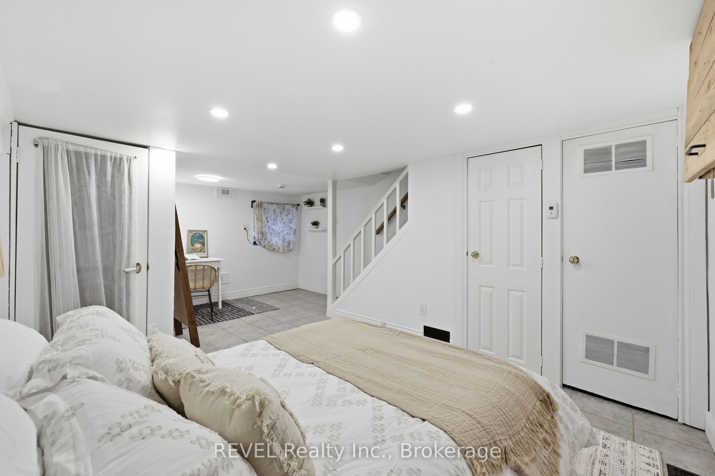 128 Robert Street Property Photo 19