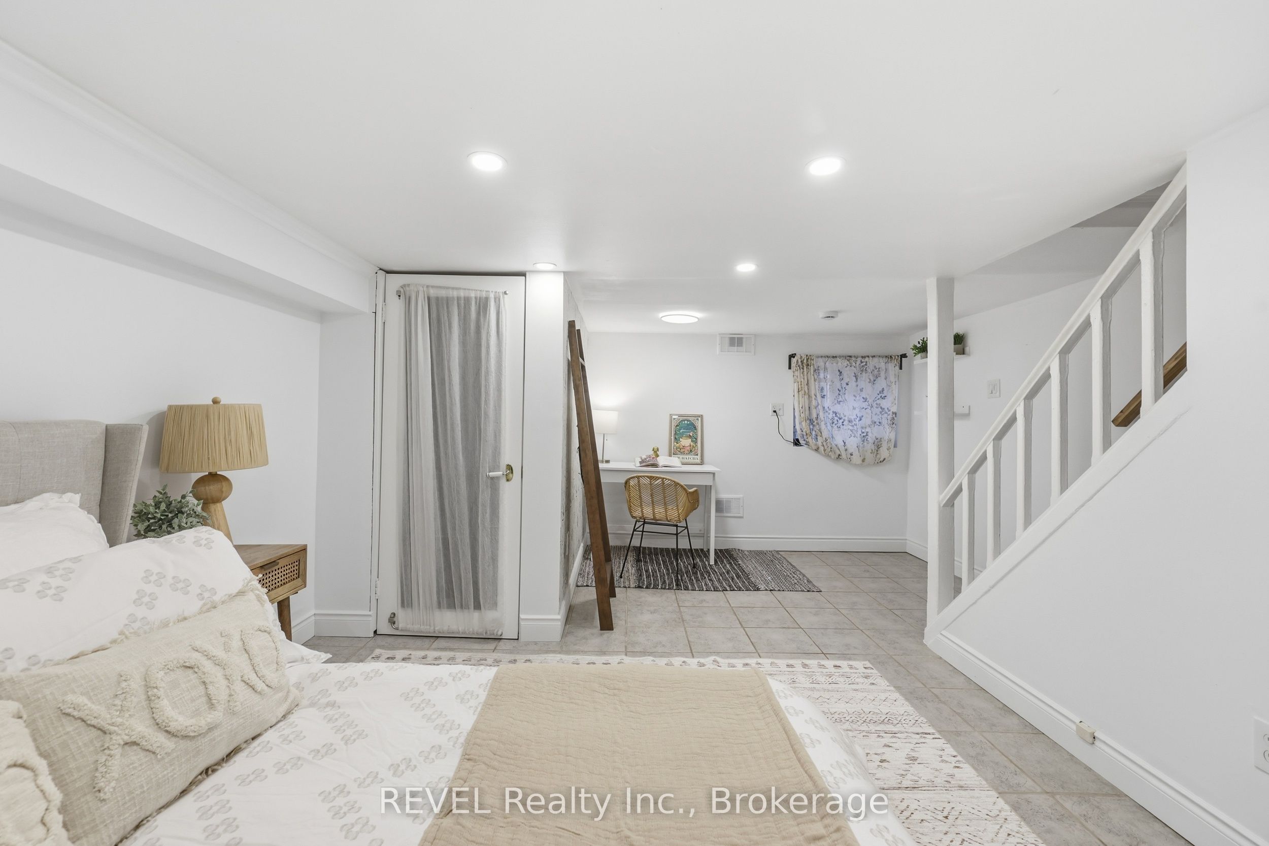 128 Robert Street Property Photo 23