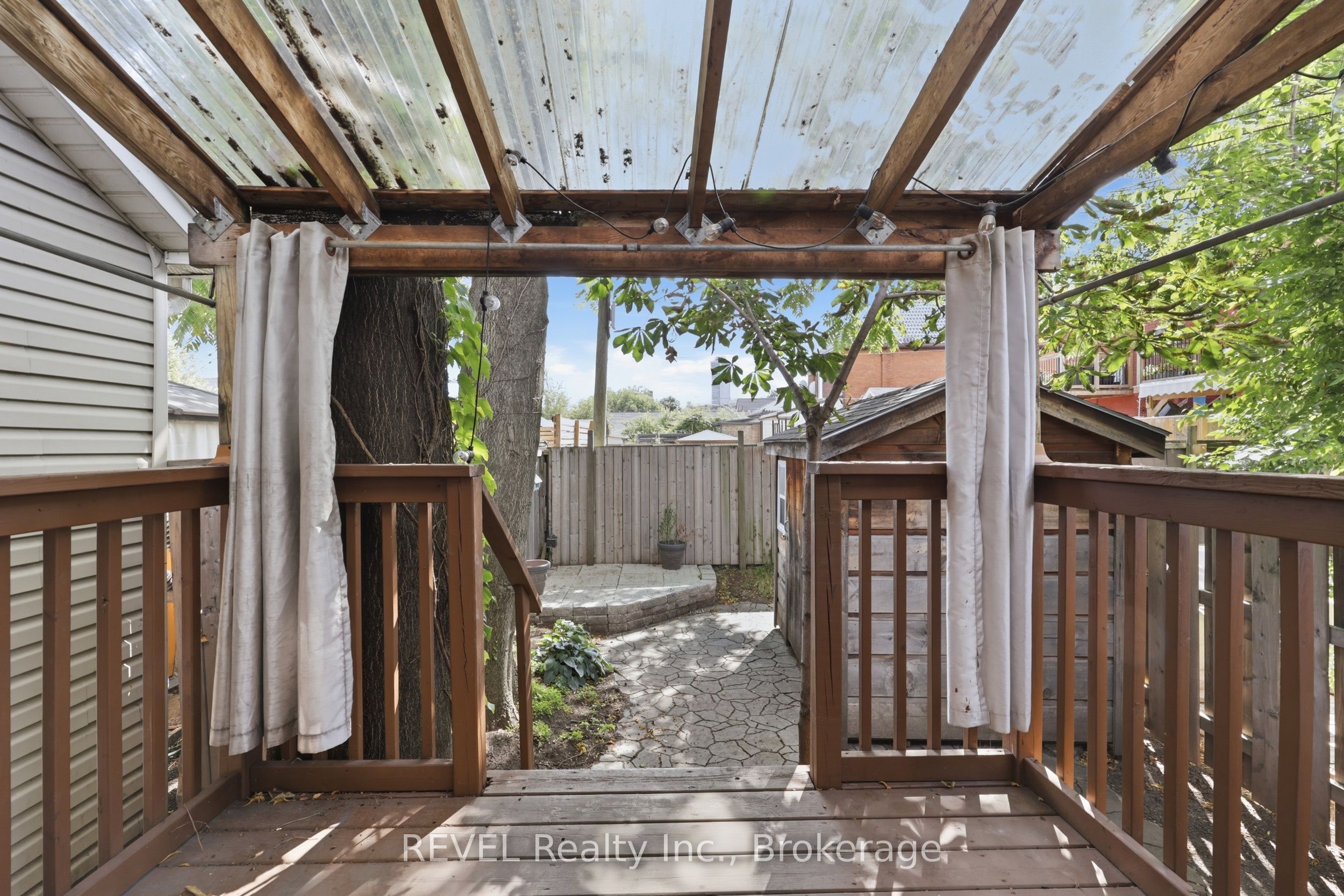 128 Robert Street Property Photo 25