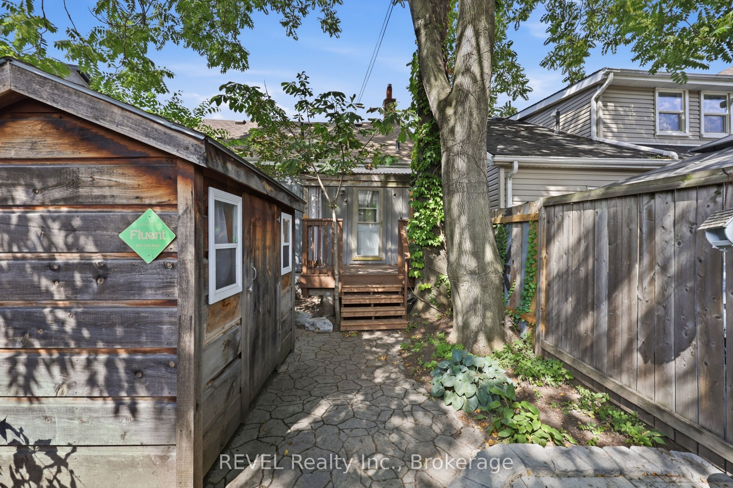 128 Robert Street Property Photo 28