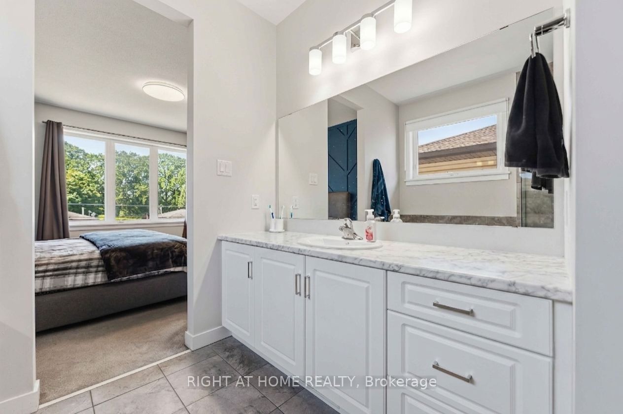 730 Kirkham Crescent Property Photo 28