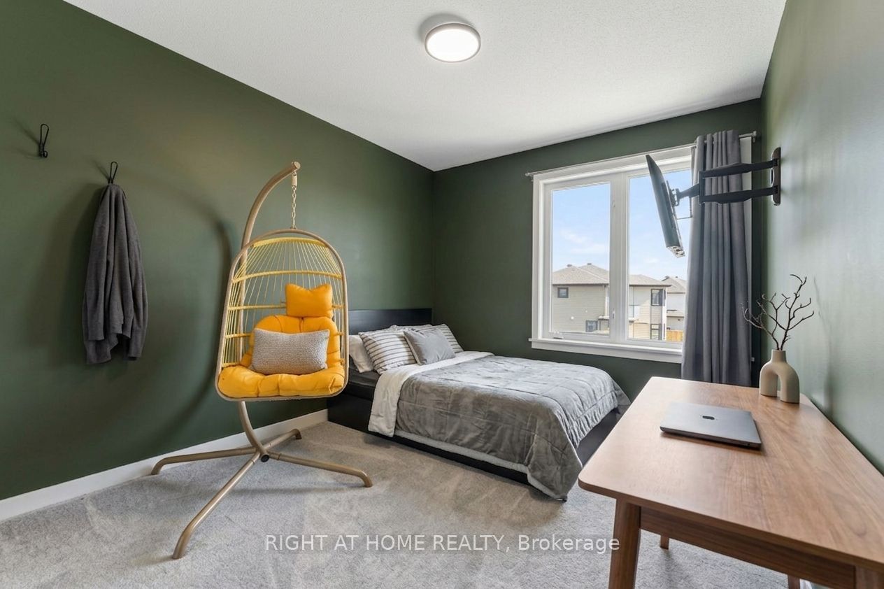 730 Kirkham Crescent Property Photo 33