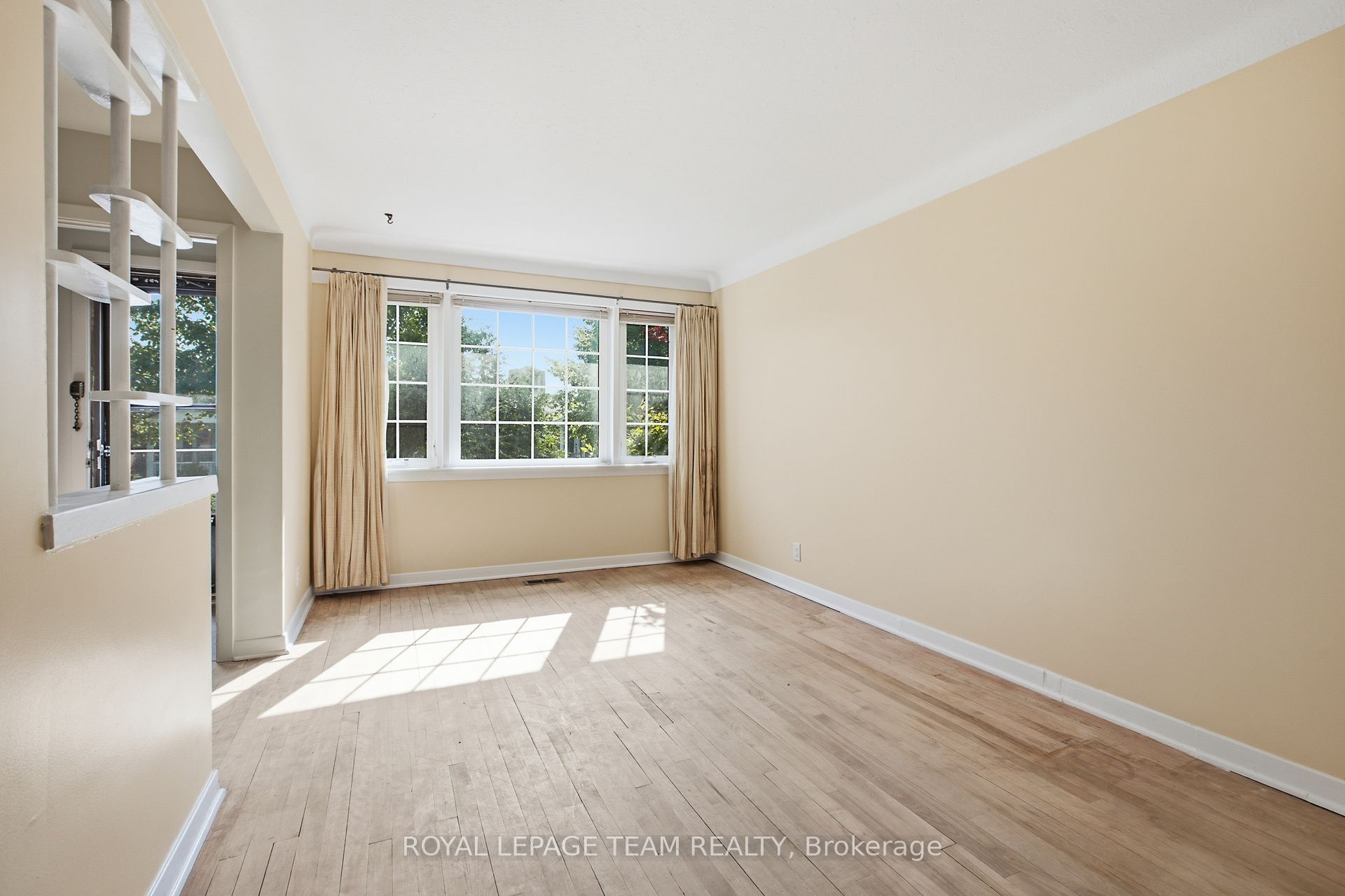 1020 Riddell Avenue S Property Photo 4