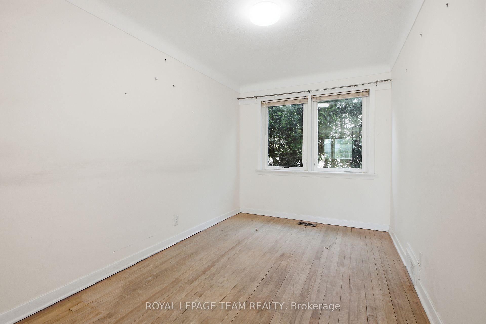 1020 Riddell Avenue S Property Photo 6