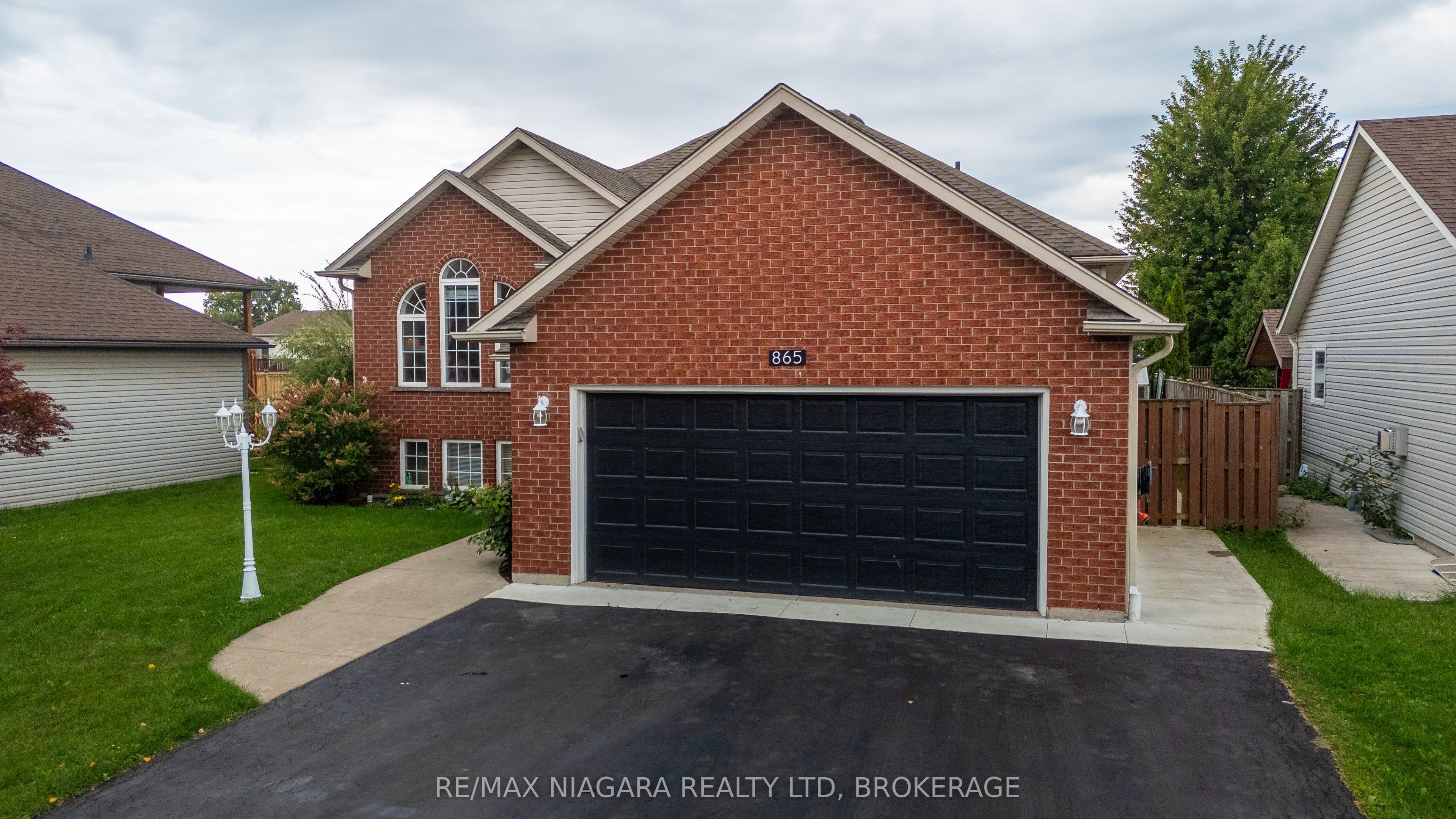 865 Canada Drive Property Photo 2
