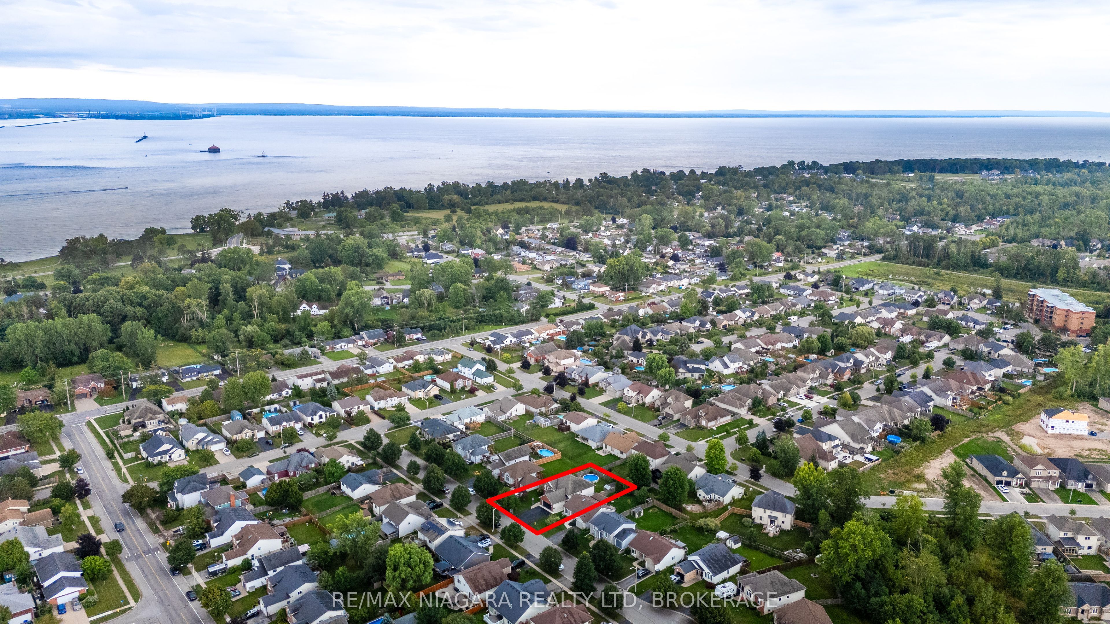 865 Canada Drive Property Photo 4