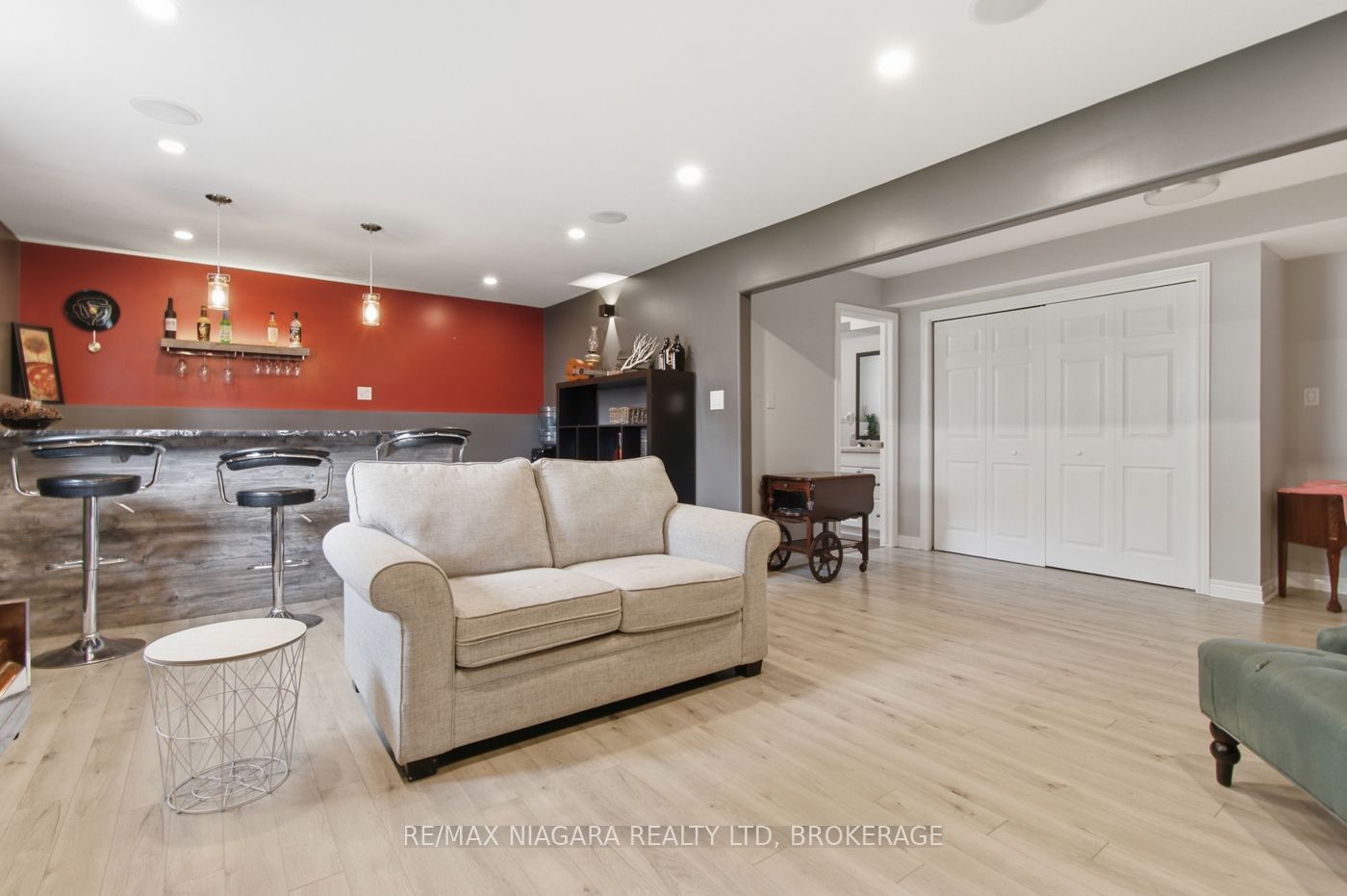 865 Canada Drive Property Photo 14
