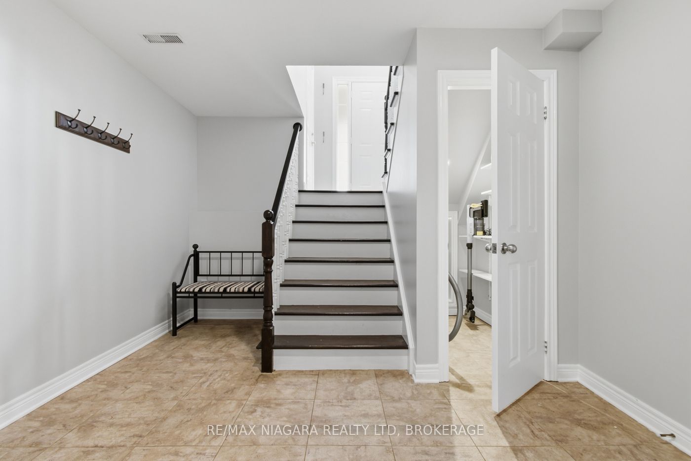 865 Canada Drive Property Photo 23