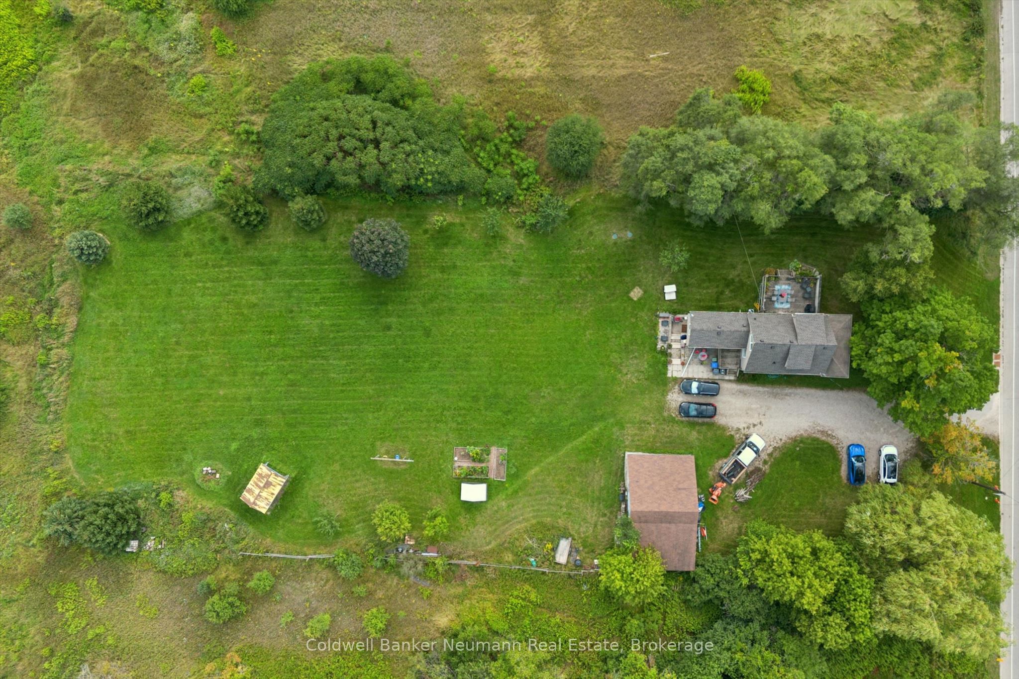 527 Stone Road E Property Photo 1