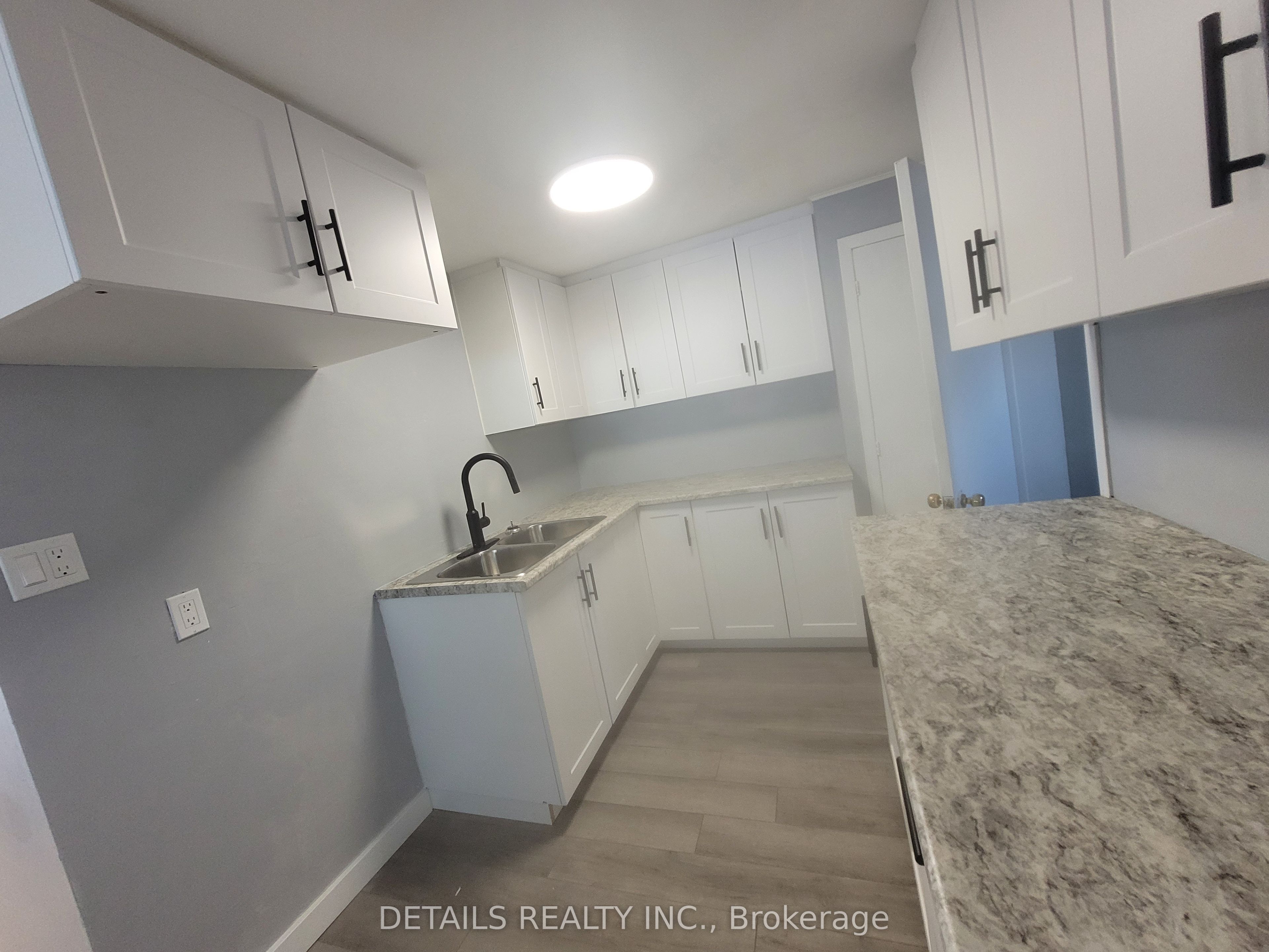 4559 Ste Catherine Street Property Photo 3