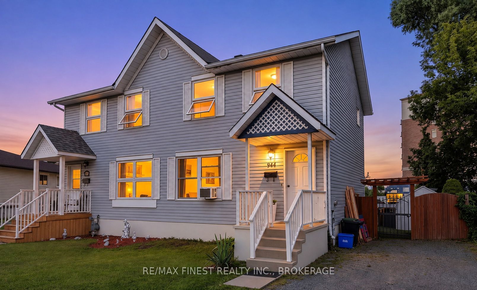 944 Uxbridge Crescent Property Photo 1