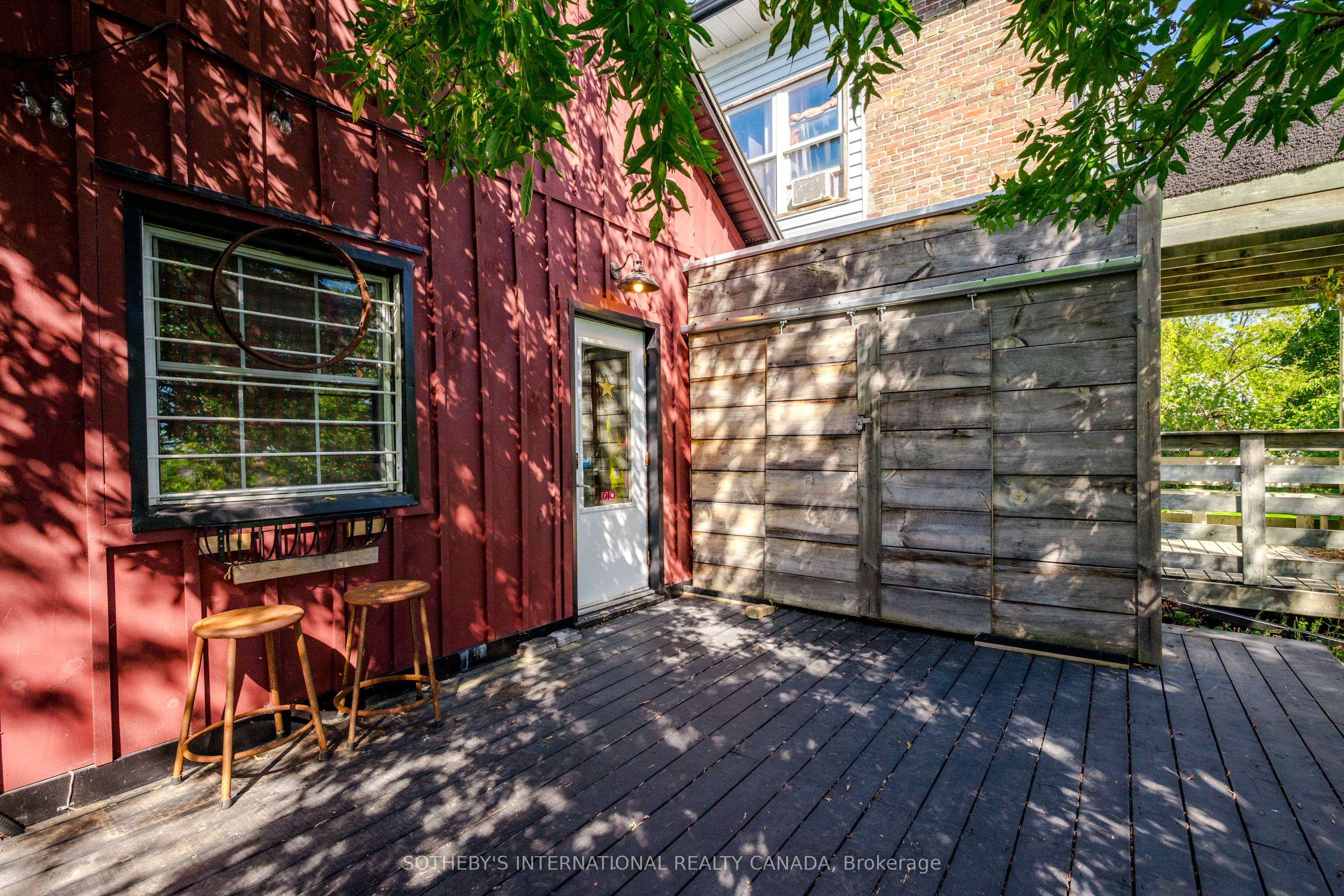 14 Front Street E Property Photo 17