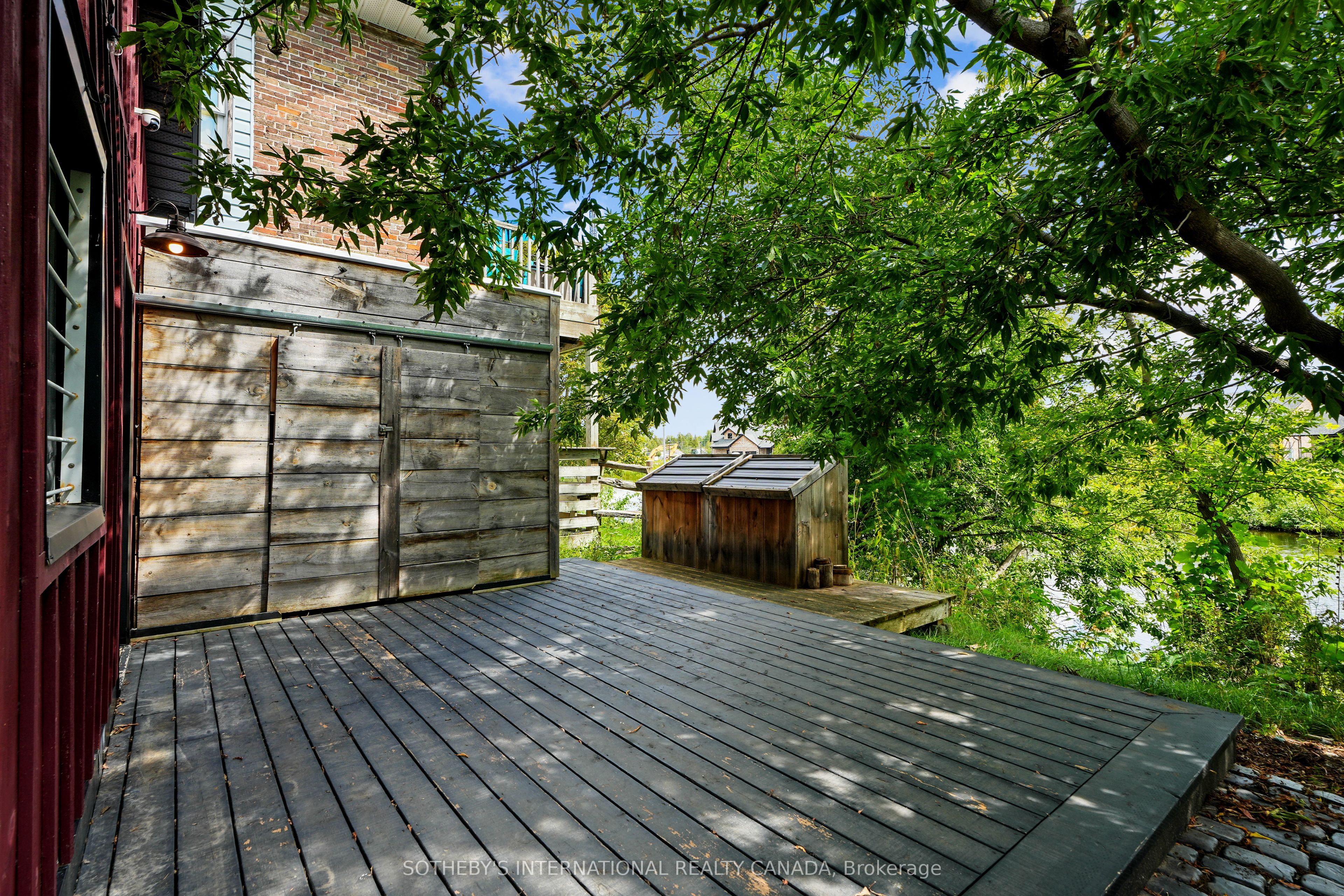 14 Front Street E Property Photo 28