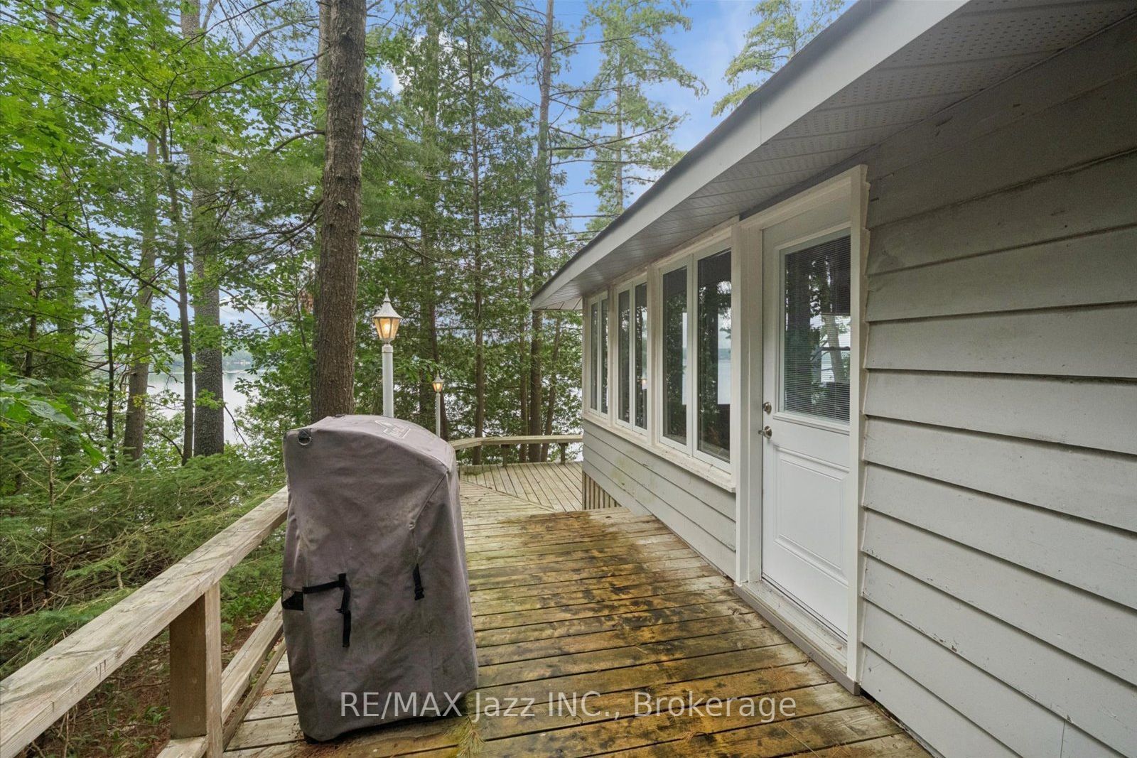 1022 Two Dogs Lane Property Photo 3