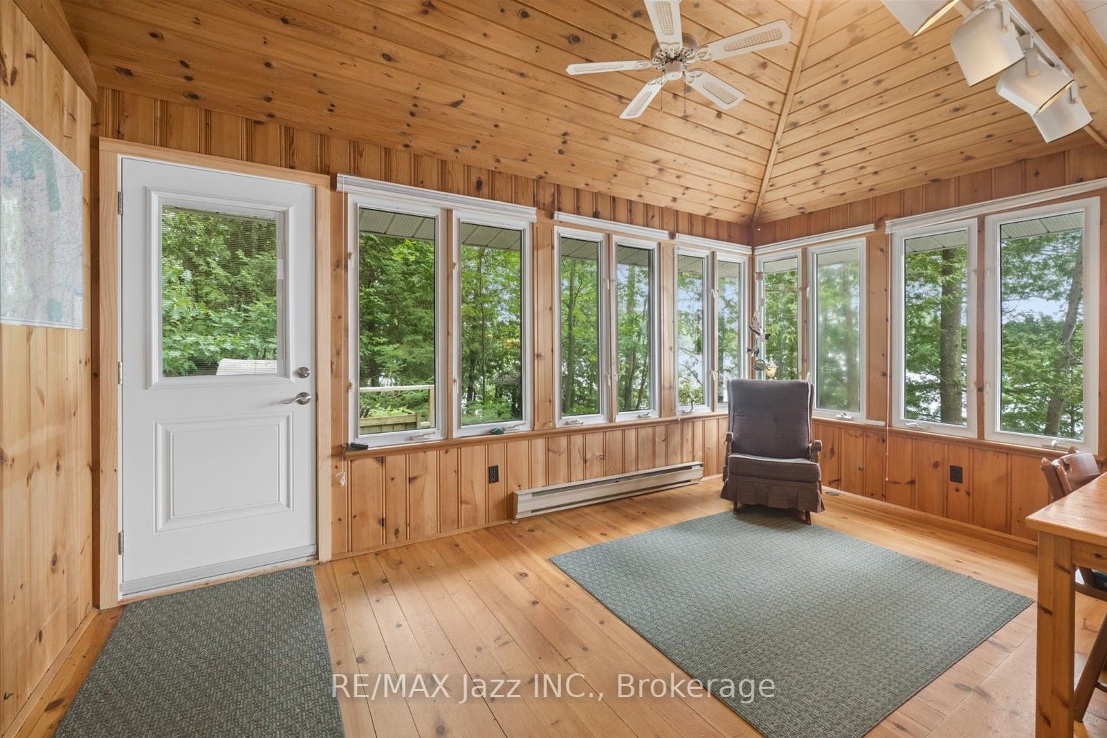 1022 Two Dogs Lane Property Photo 5