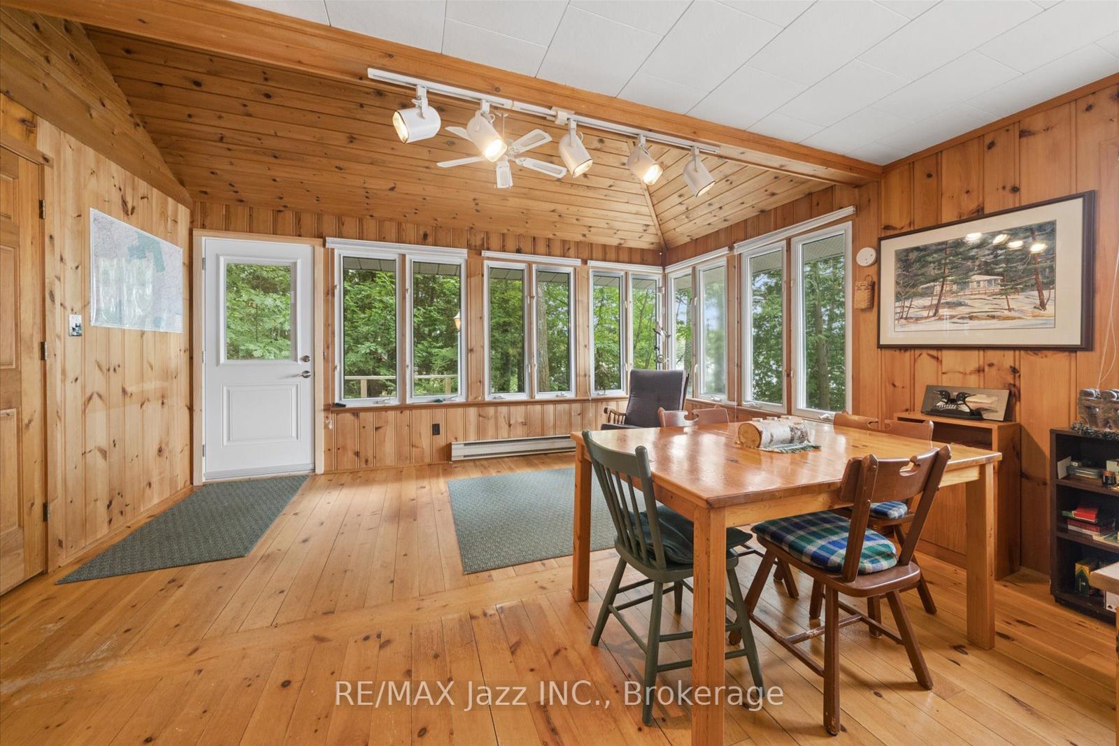 1022 Two Dogs Lane Property Photo 6