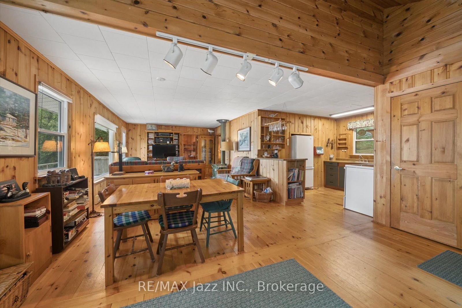 1022 Two Dogs Lane Property Photo 7