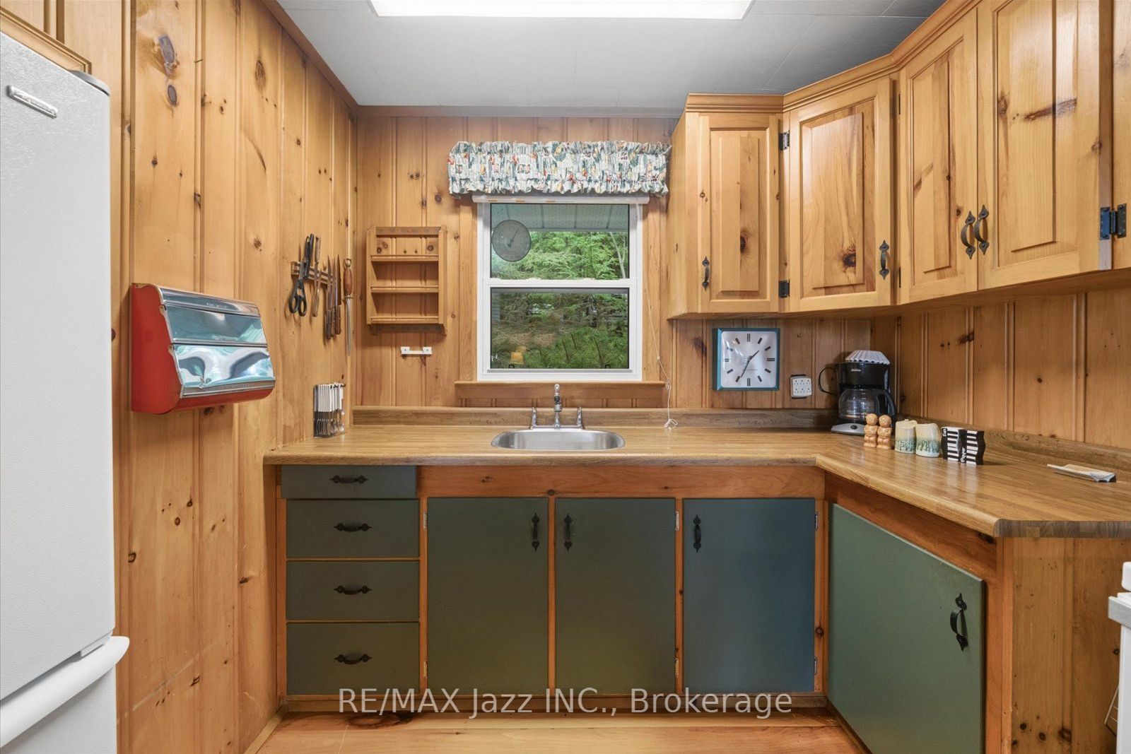 1022 Two Dogs Lane Property Photo 11