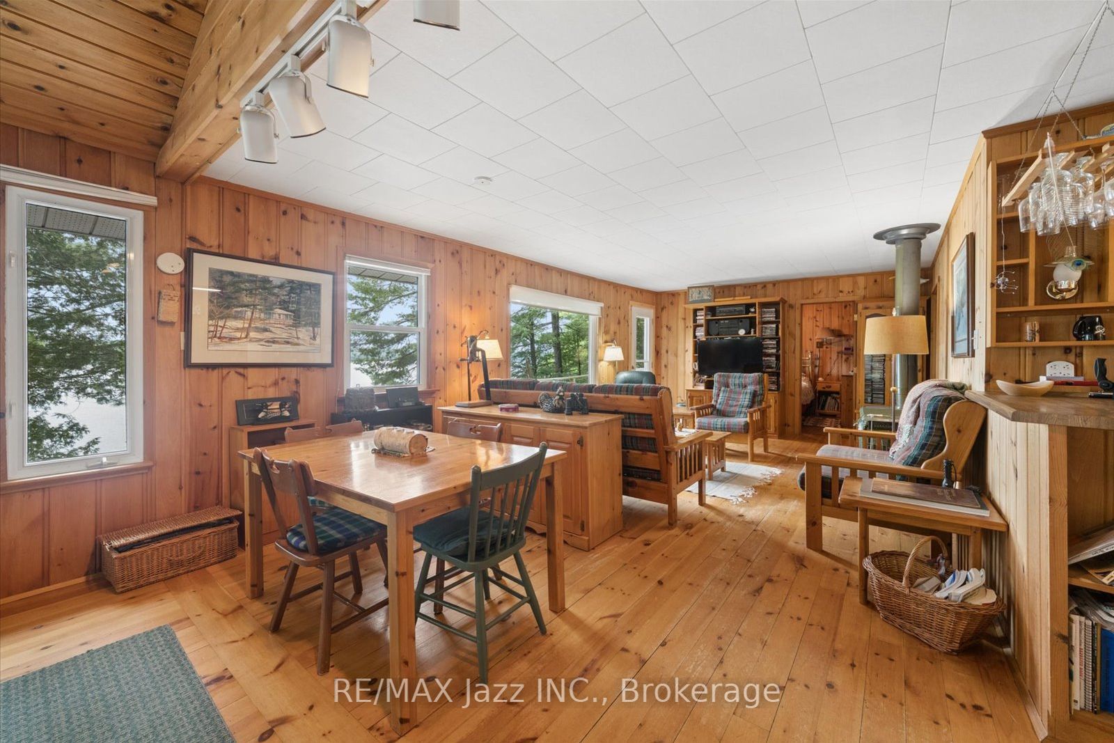 1022 Two Dogs Lane Property Photo 13