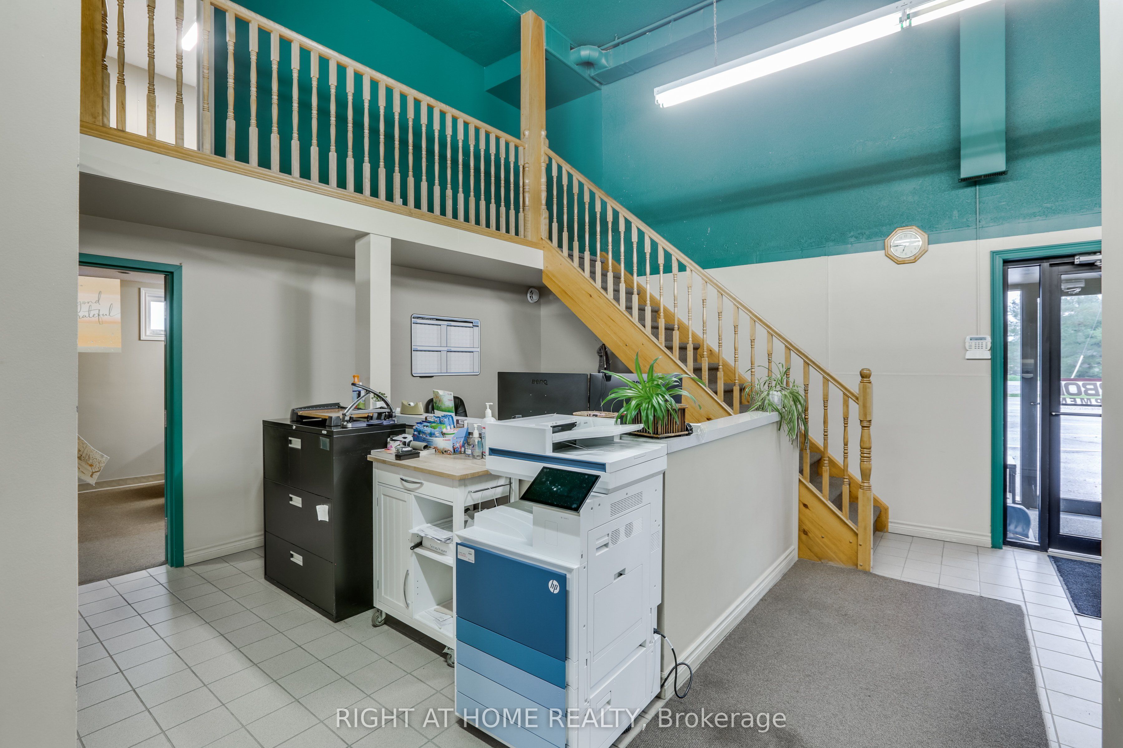 1464 N Crumlin Side Road Property Photo 4