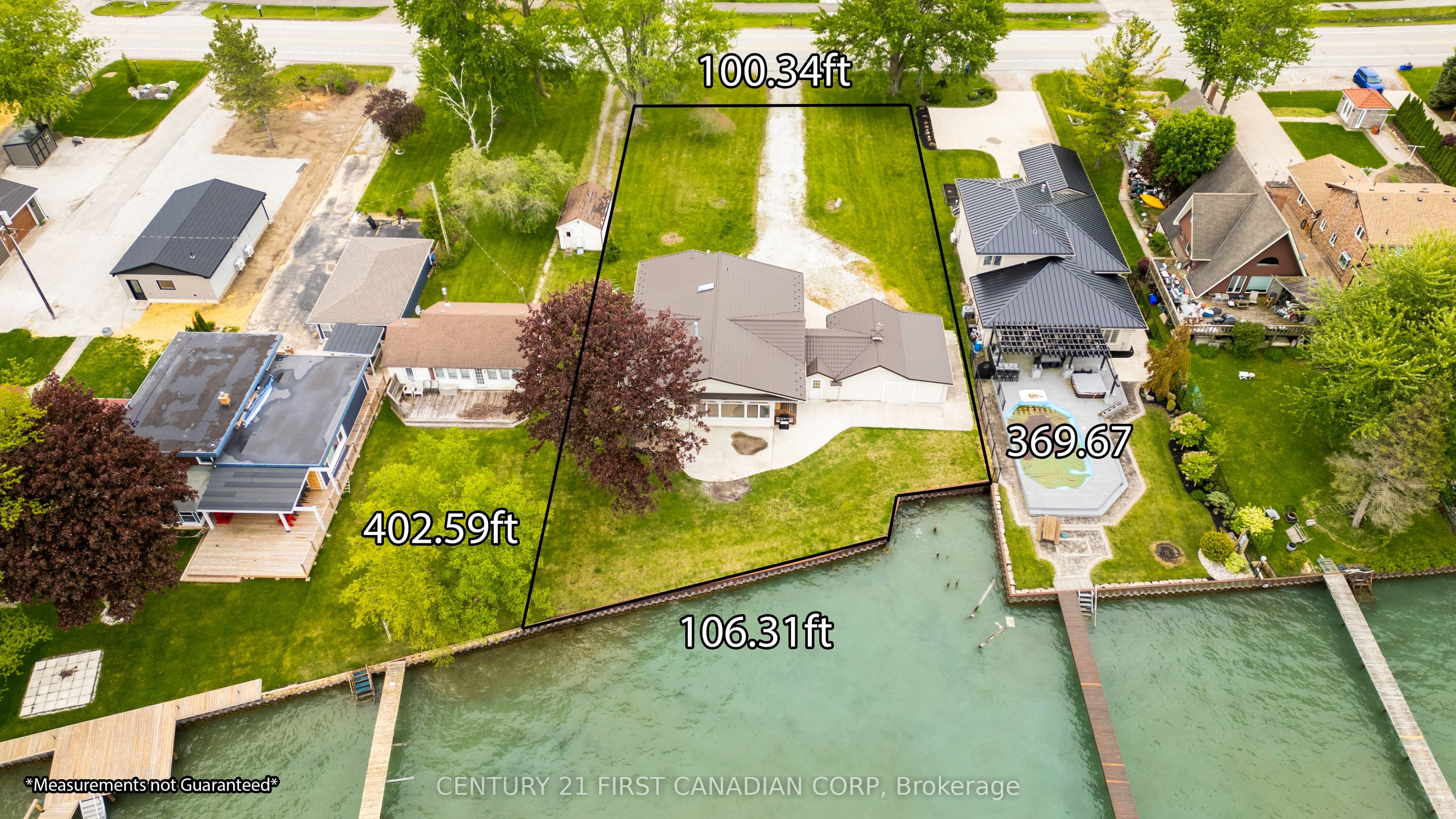 3877 St Clair Parkway Property Photo 1