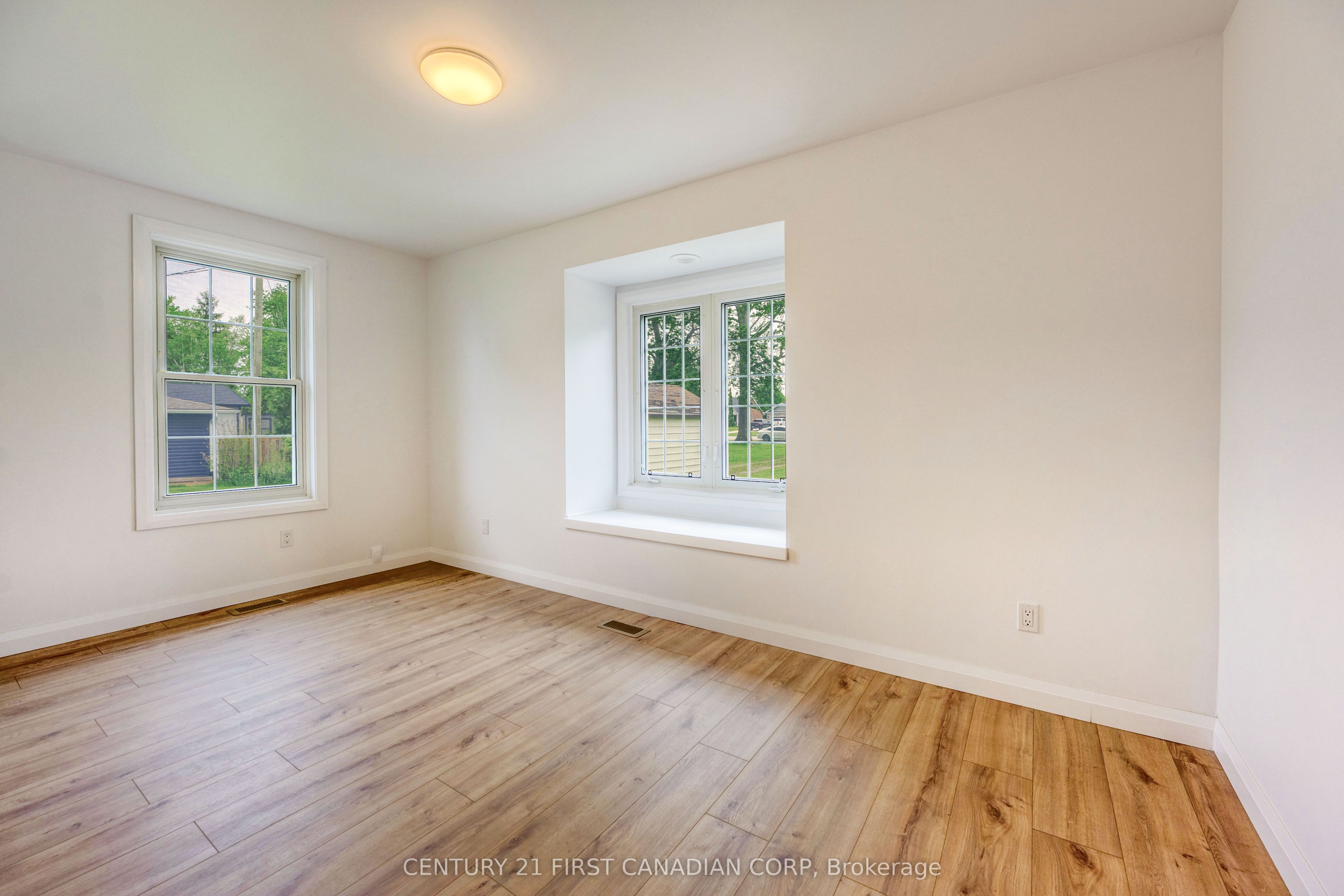 3877 St Clair Parkway Property Photo 23