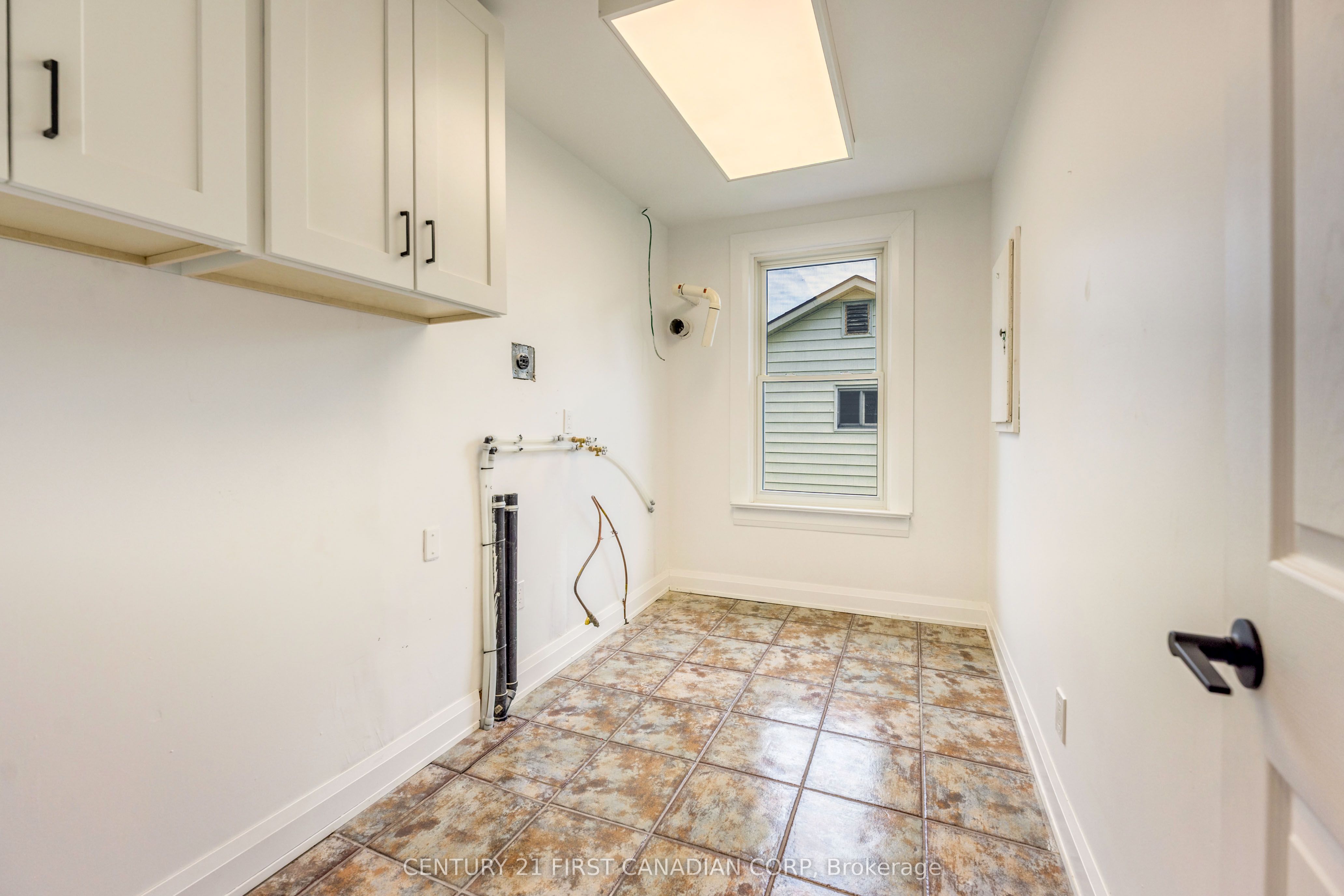 3877 St Clair Parkway Property Photo 26