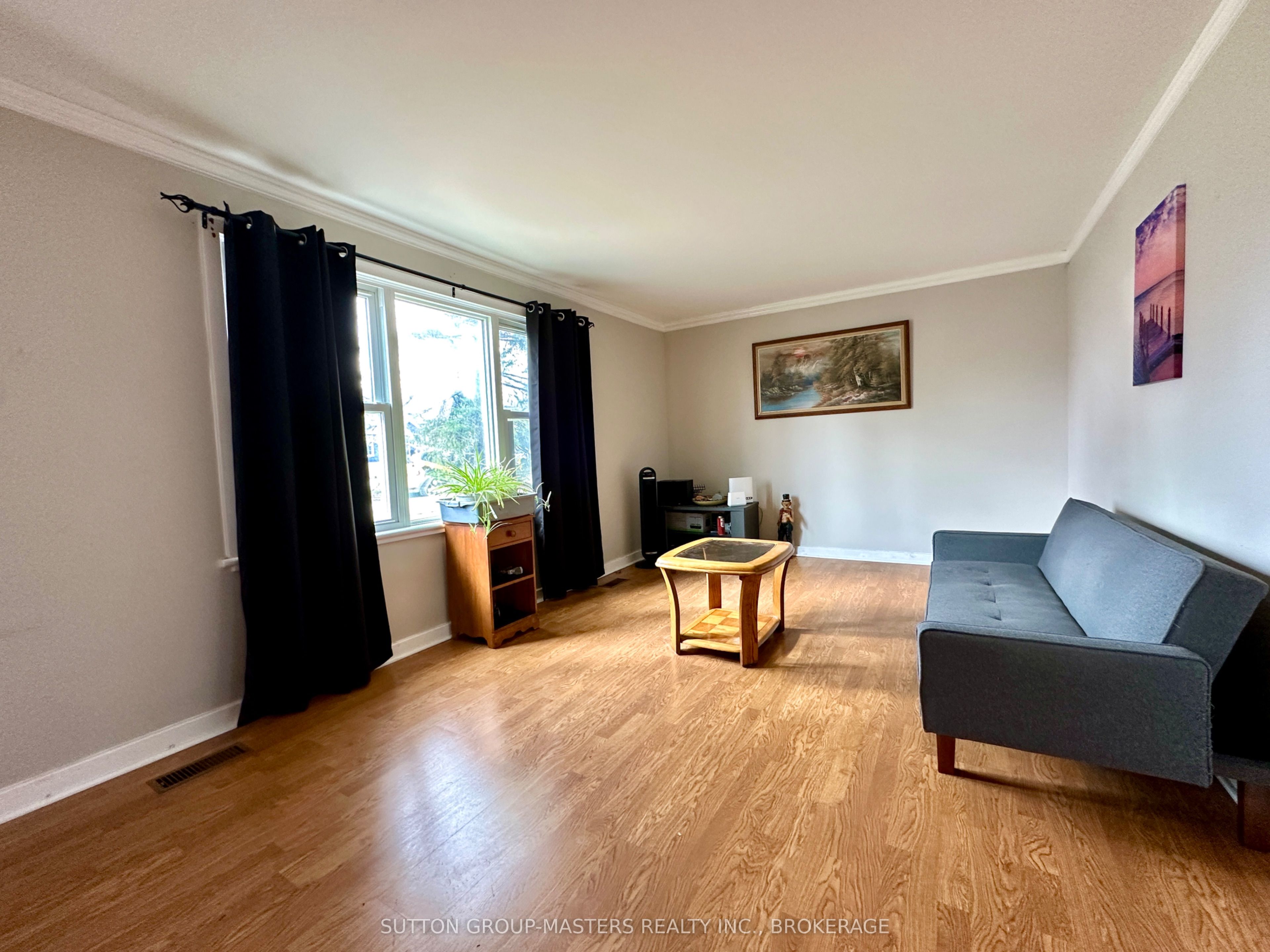 1666-1668 Victoria Street Property Photo 5