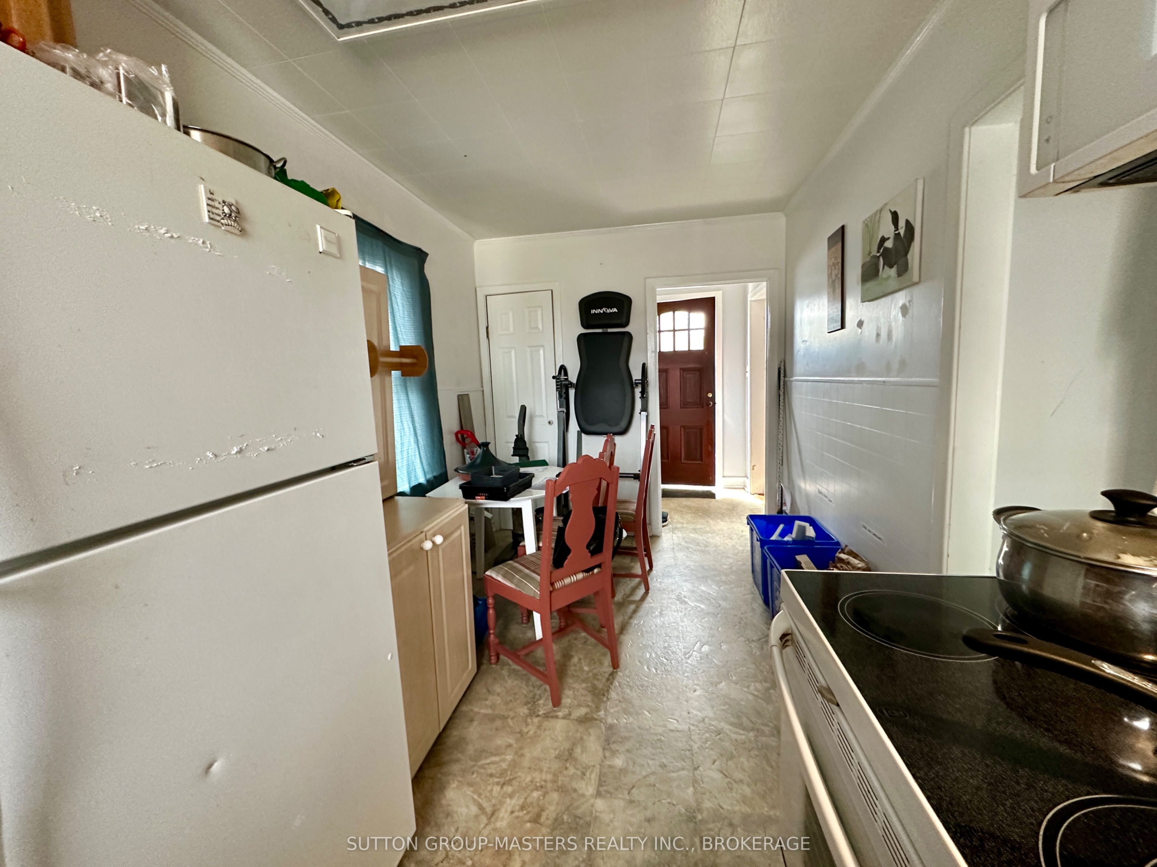 1666-1668 Victoria Street Property Photo 9