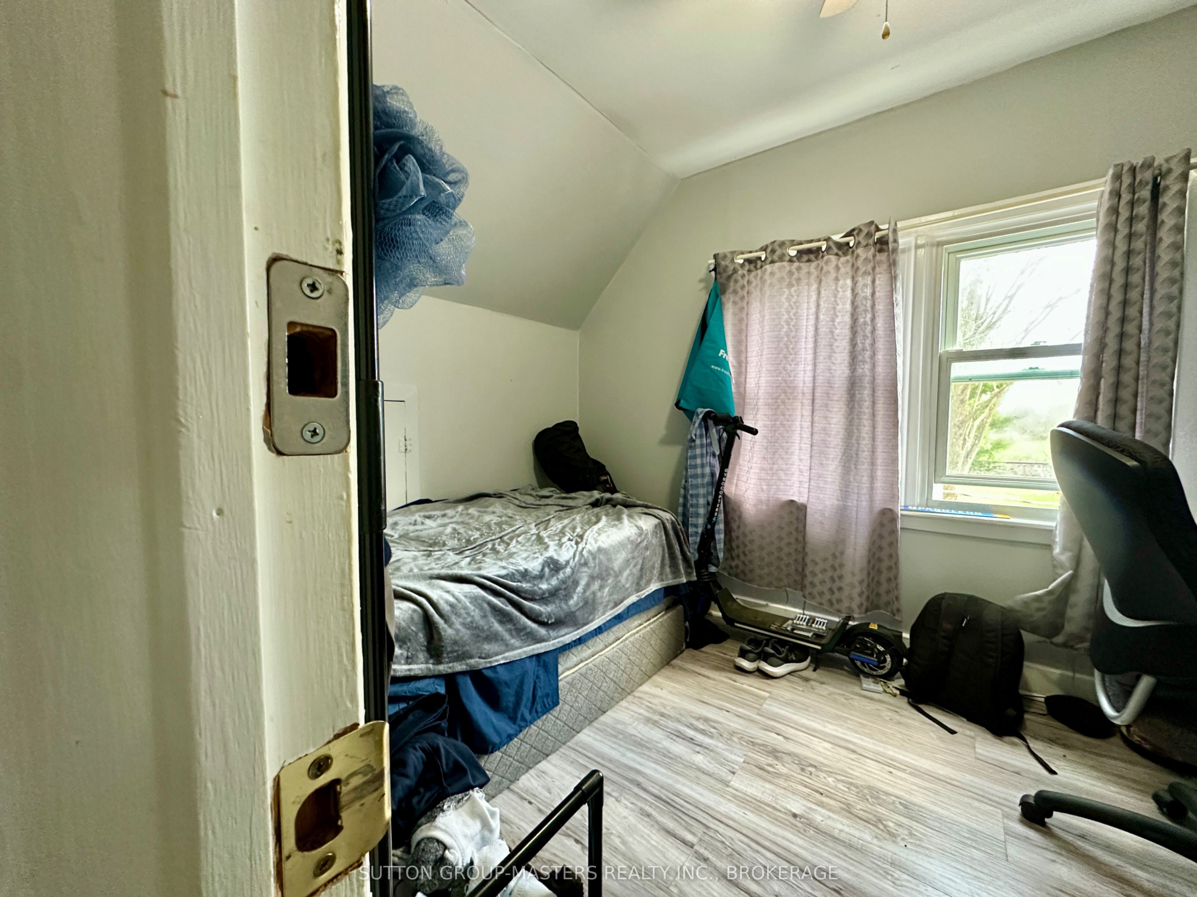 1666-1668 Victoria Street Property Photo 13