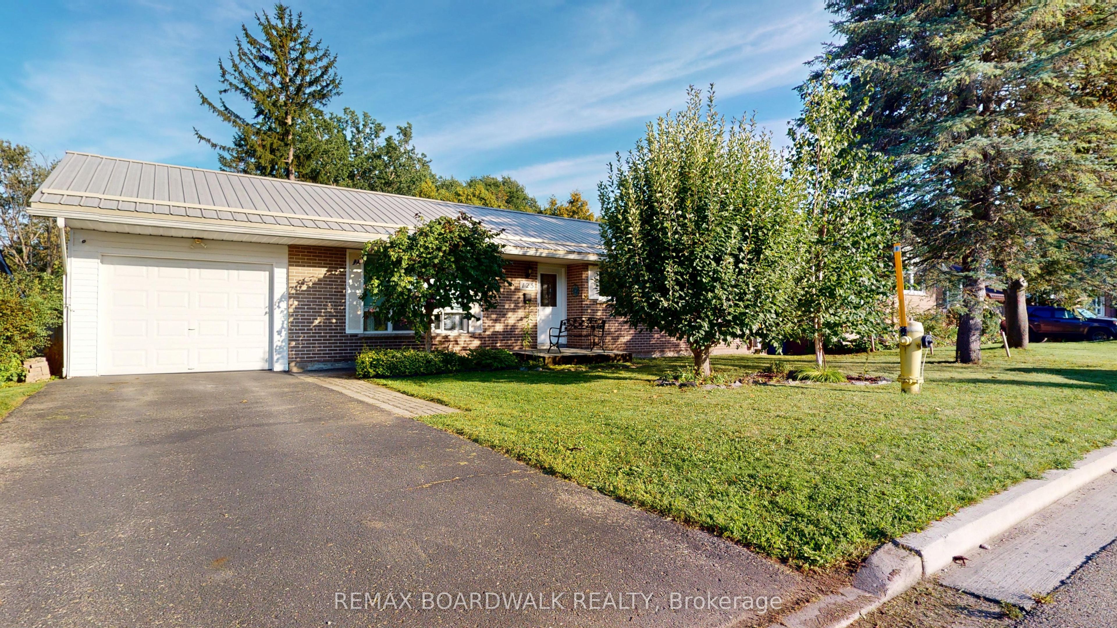 125 Front Avenue W Property Photo 1