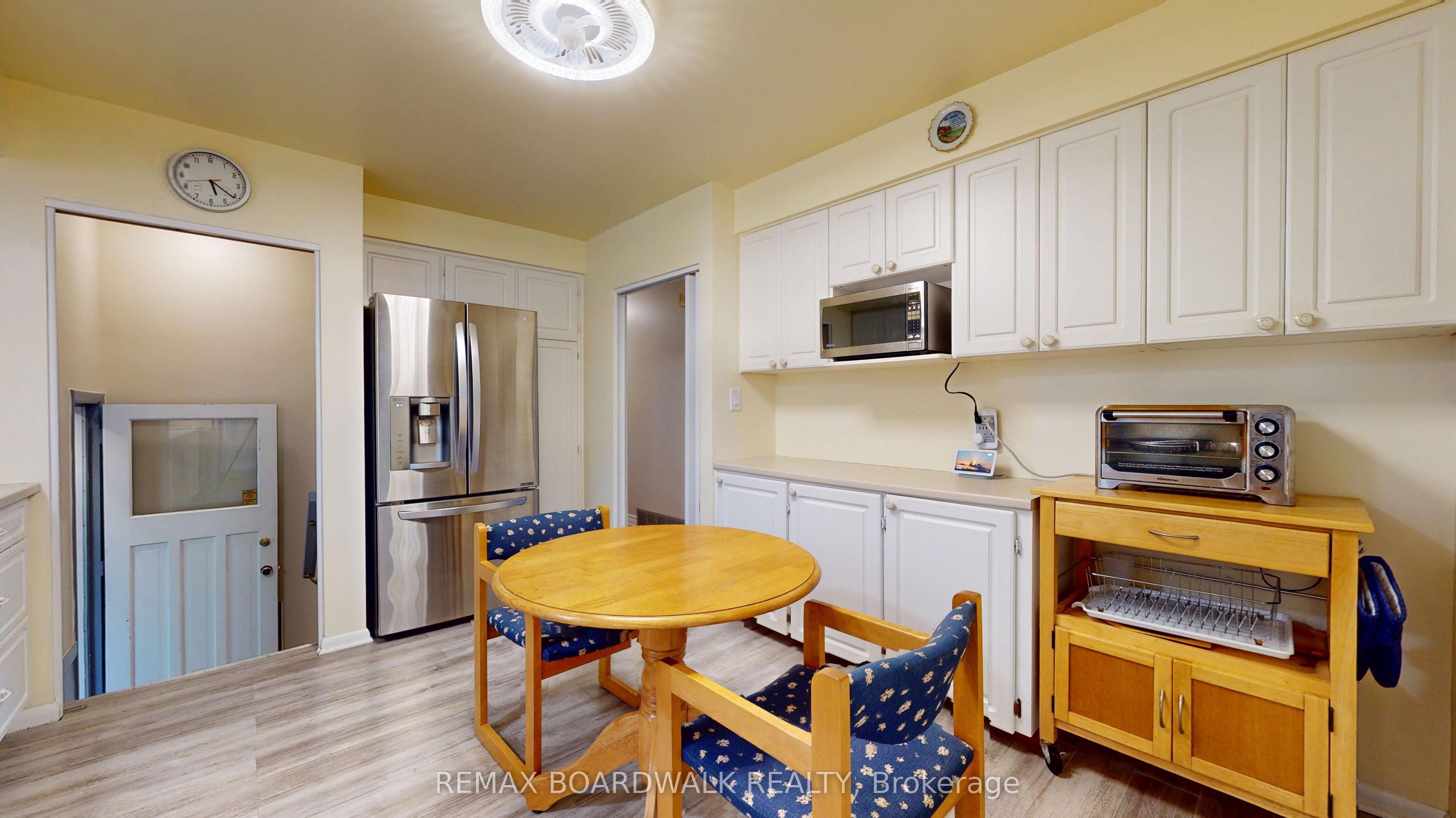 125 Front Avenue W Property Photo 9