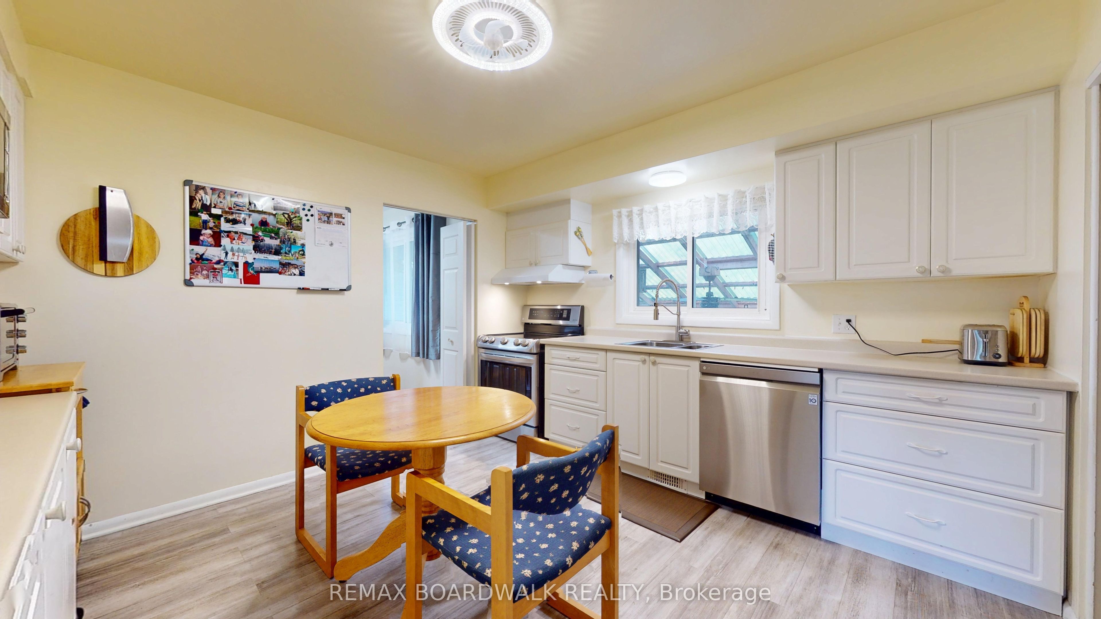 125 Front Avenue W Property Photo 10