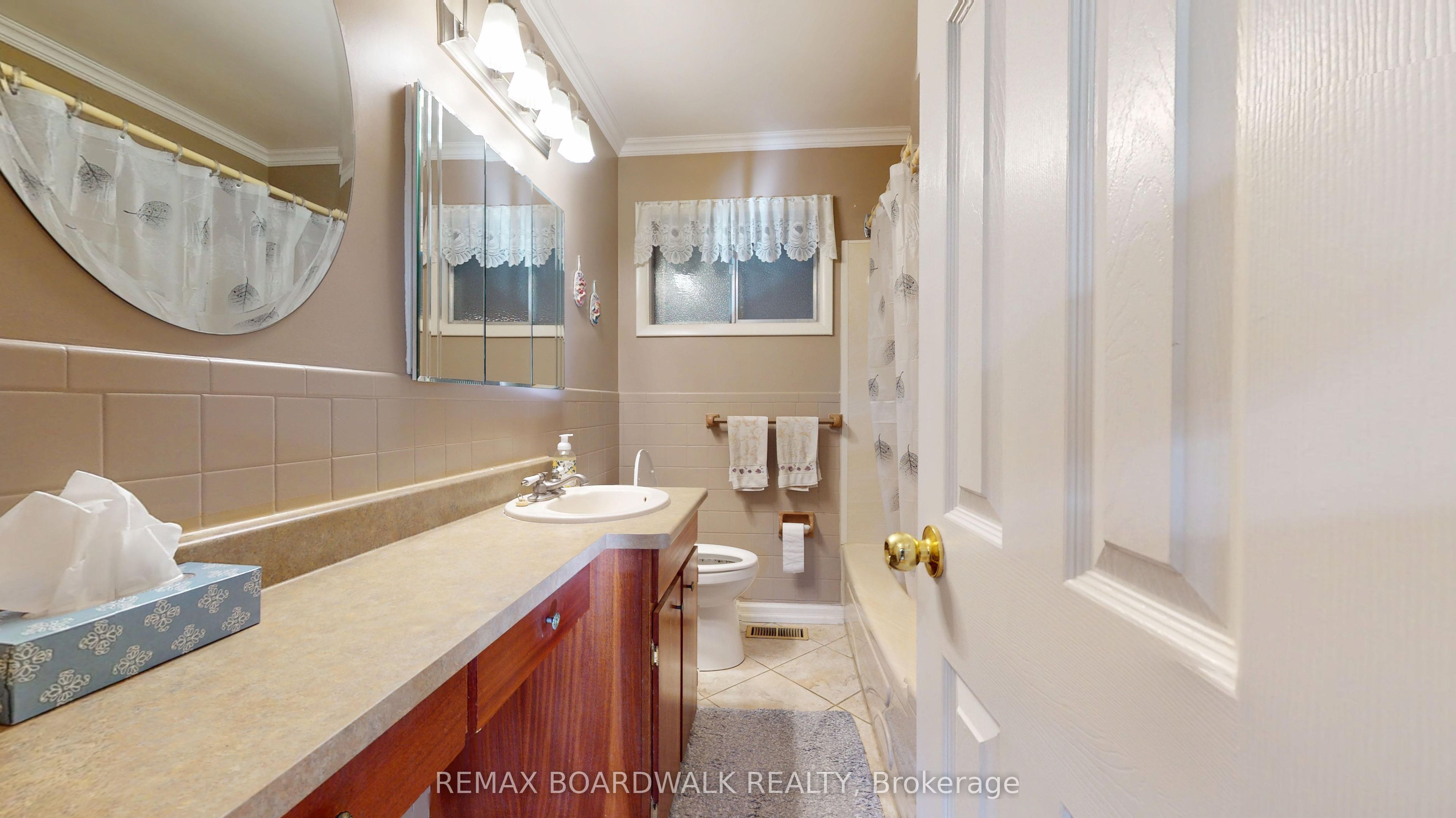 125 Front Avenue W Property Photo 23