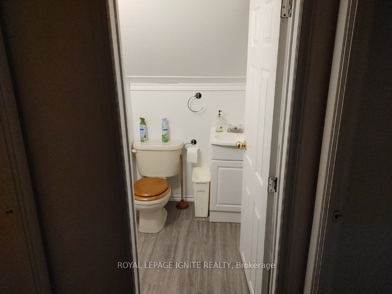 87 Ninth Street W Property Photo 2