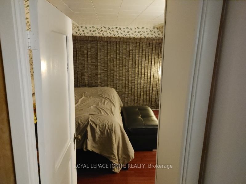 87 Ninth Street W Property Photo 4