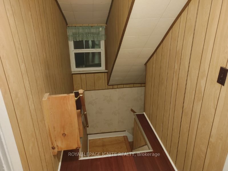 87 Ninth Street W Property Photo 6