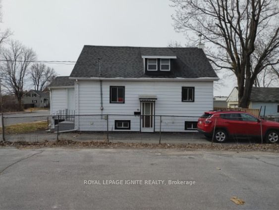 87 Ninth Street W Property Photo 8